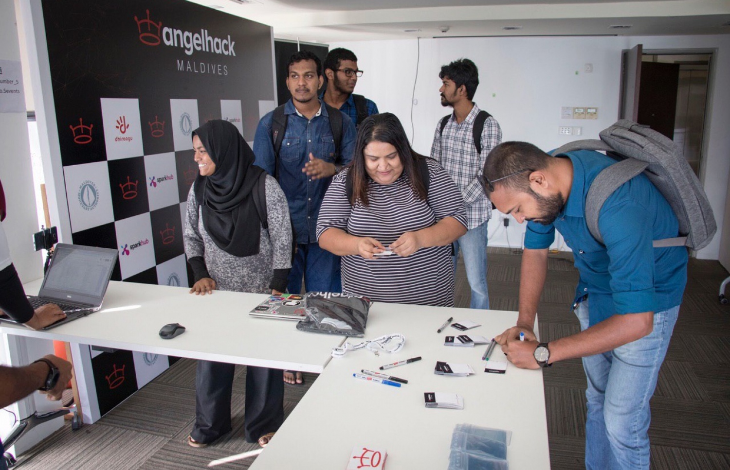 އޭންޖަލް ހެކް ހެކަތޯންގެ ބައެއް ބައިވެރިން-- ފޮޓޯ: ދިރާގު