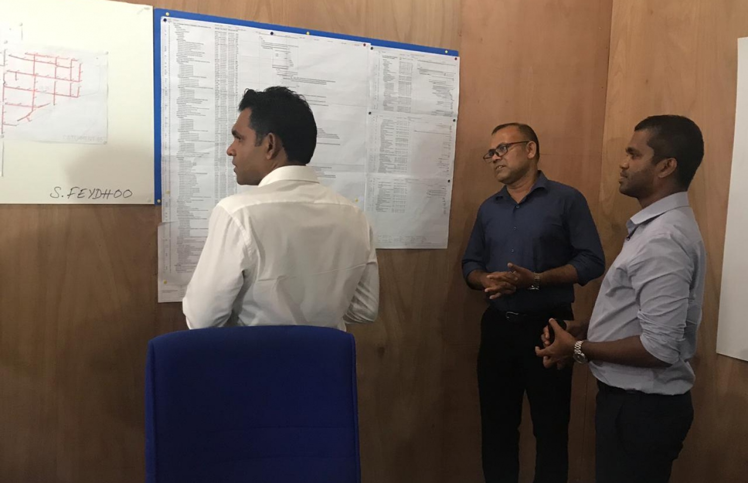 ސ. ހިތަދޫ: ޖުލައި 13، 2019- އައްޑޫގައި ގާއިމްކޮށްފައިވާ އެމްޓީސީސީ ސައިޓަށް ނައިބު ރައީސް މިއަދު ވަޑައިގެން، އައްޑޫގައި އެ ކުންފުނިން ކުރިއަށް ގެންދާ މަސައްކަތުގެ އެންމެ ފަހުގެ މައުލޫމާތު އޮޅުން ފިލުއްވަނީ.