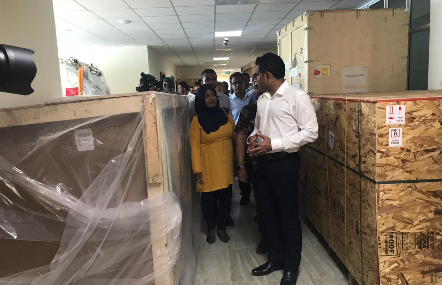 ސ. ހިތަދޫ: ޖުލައި 13، 2019- އައްޑޫ އިކުއެޓޯރިއަލް ކޮންވެންޝަން ސެންޓަރުގައި ގާއިމްކުރަމުން އަންނަ އައްޑޫ އާ ހޮސްޕިޓަލްގެ މަސައްކަތް ކުރިއަށް ގެންދާ ގޮތް ނައިބު ރައީސް ފައިސަލް މިއަދު ބައްލަވަނީ.