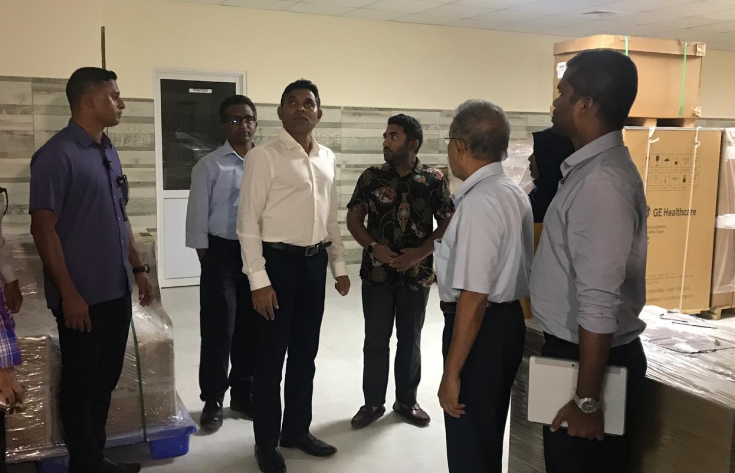 ސ. ހިތަދޫ: ޖުލައި 13، 2019- އައްޑޫ އިކުއެޓޯރިއަލް ކޮންވެންޝަން ސެންޓަރުގައި ގާއިމްކުރަމުން އަންނަ އައްޑޫ އާ ހޮސްޕިޓަލްގެ މަސައްކަތް ކުރިއަށް ގެންދާ ގޮތް ނައިބު ރައީސް ފައިސަލް މިއަދު ބައްލަވަނީ.