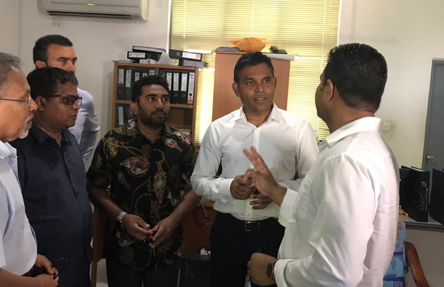 ސ. ހުޅުމީދޫ: ޖުލައި 13، 2019- ނައިބު ރައީސް ފައިސަލް ނަސީމް އައްޑޫގެ ޕަވާ ހައުސް އަށް ވަޑައިގެން، ފެނަކަ ކޯޕަރޭޝަންގެ އެމްޑީ ސައީދާ އެކު، އައްޑޫގެ ޕަވާ ހައުސްގެ ހާލަތު ބައްލަވަނީ.