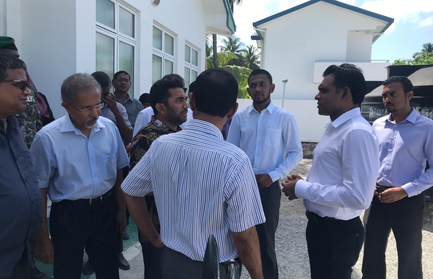 ސ. ހުޅުމީދޫ: ޖުލައި 13، 2019- މި ރަށު ސިއްހީ މަރުކަޒުގައި ހުރި ބައެއް މައްސަލަތަކާ ގުޅޭ ގޮތުން، ނައިބު ރައީސް ފައިސަލާއި ހެލްތު މިނިސްޓަރު އަމީން މަޝްވަރާ ކުރައްވަނީ.