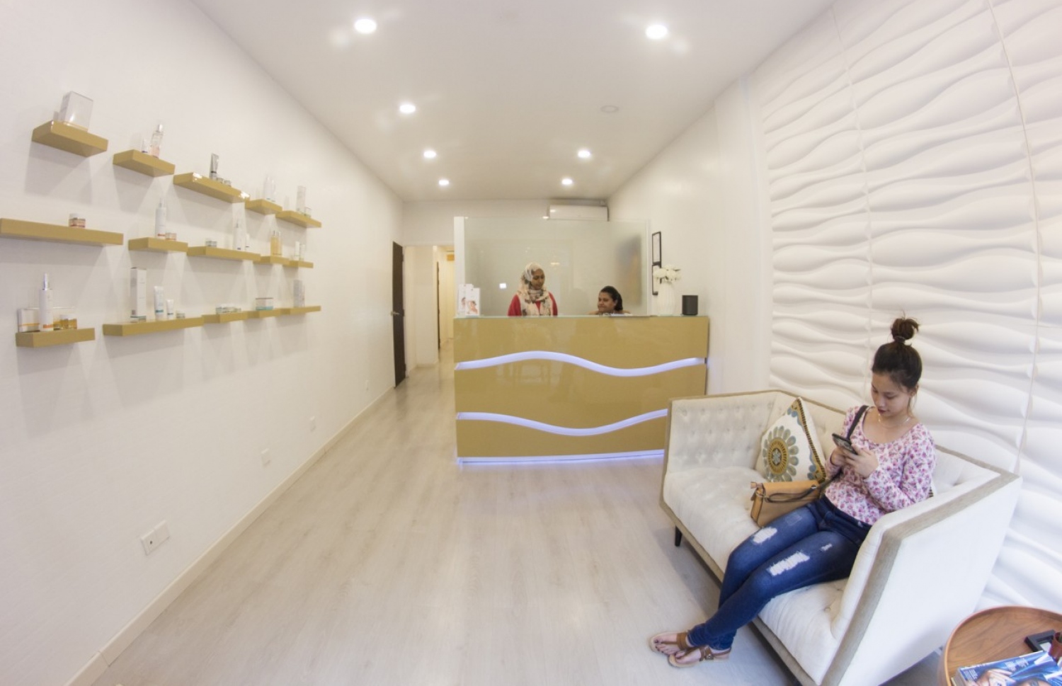 މެޑިކަލް ސްވިސް ބިއުޓީ ސެންޓަރު -- ފޮޓޯ: މެޑިކަލް ސްވިސް ބިއުޓީ ސެންޓަރު