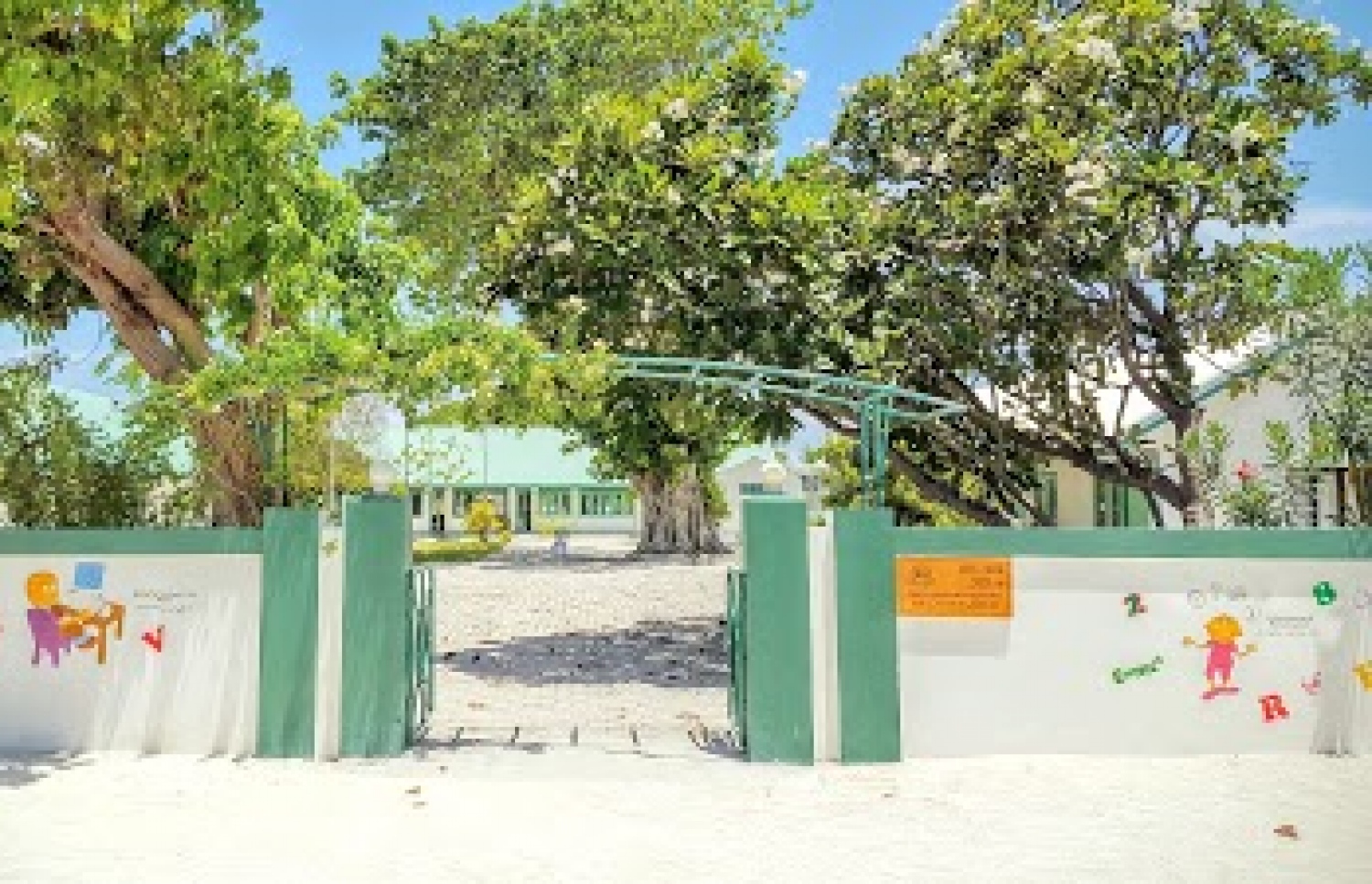 ތުޅާދޫ ސްކޫލް ގޭޓް: އެ ސްކޫލް ކުދިންތަކެއް ހެޔަށް ގޮތްވެ، ވެއްޓޭ މައްސަލަ ވަނީ ފެންމަތިވެފައި--