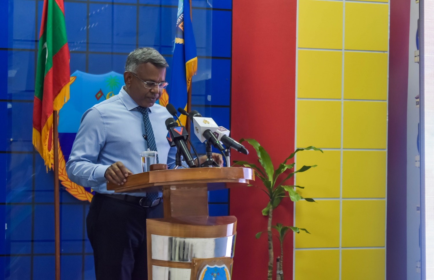 ދުނިޔޭގެ ހުނަރުވެރިންގެ ދުވަހާއި ގުޅިގެން ބޭއްވި ރަސްމިއްތާތުގައި ހަޔާ އެޑިއުކޭޝަން މިނިސްޓްރީގެ ސްޓޭޓް މިނިސްޓަރު މުހައްމަދު ހާޝިމް ވާހަކަދައްްކަވަނީ -- ފޮޓޯ: ޓިވެޓް އޮތޯރިޓީ