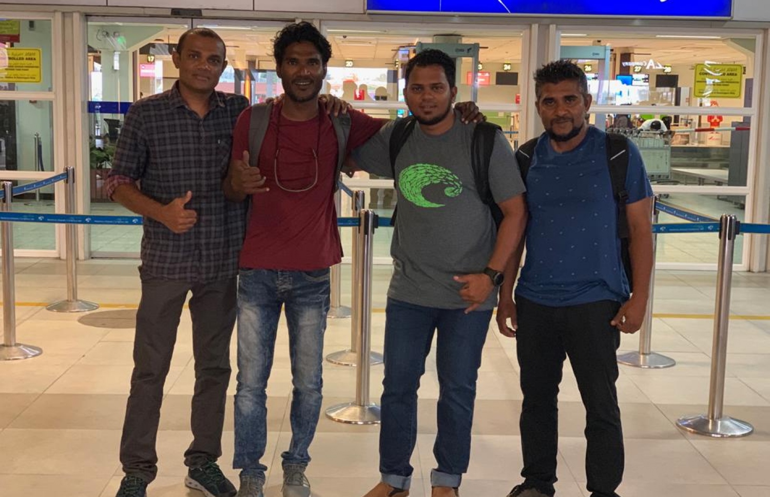 ރަތް ކަނޑުގައި ބޭއްވި ފުރަތަމަ ބައިނަލްއަގުވާމީ މަސް ބޭނުމުގެ މުބާރާތުގެ އޮބްޒާވަރުންގެ ގޮތުގައި ހަރަކާތްތެރިވި ދިވެހިން-- މިއީ މަސްވެރިކަމުގައި އުޅޭ ހަތަރު މީހުން-- ފޮޓޯ: ޝަމްވީލް ގާސިމް