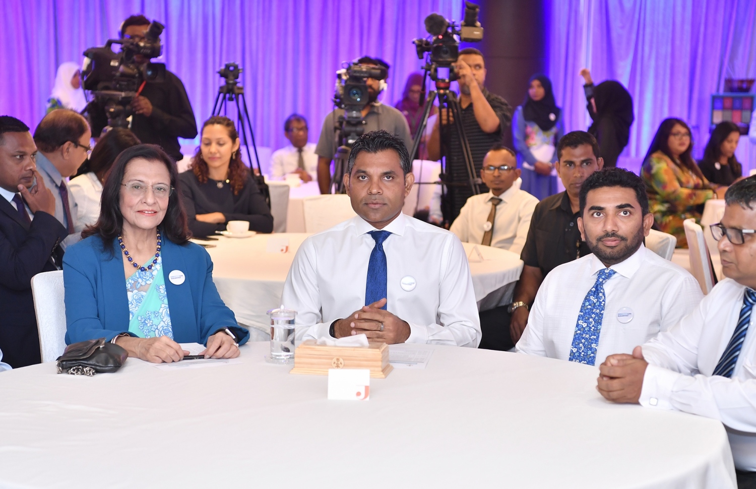 މާލެ: ޖުލައި 16، 2019: "ބްރީތްލައިފް ކެމްޕޭން" އިފްތިތާހު ކުރުމަށް ހޮޓެލް ޖެންގައި ބޭއްވި ރަސްމިއްޔާތެއްގައި ނައިބު ރައީސް ފައިސަލް ނަސީމް(މ)، އޭޝިއާގެ ރީޖަނަލް ޑިރެކްޓަރ ޑޮކްޓަރ ޕޫނަމް ކެތްރަޕާލް ސިންގް(ވ)، ހެލްތު މިނިސްޓަރު އަބްދުﷲ އަމީން(ކ-2)، އެންވާރްމަންޓް މިނިސްޓަރު ހުސެން ރަޝީދު ހަސަން(ކ) ބައިވެރިވެ ވަޑައިގަންނަވަނީ.-- ފޮޓޯ: ރައީސް އޮފީސް