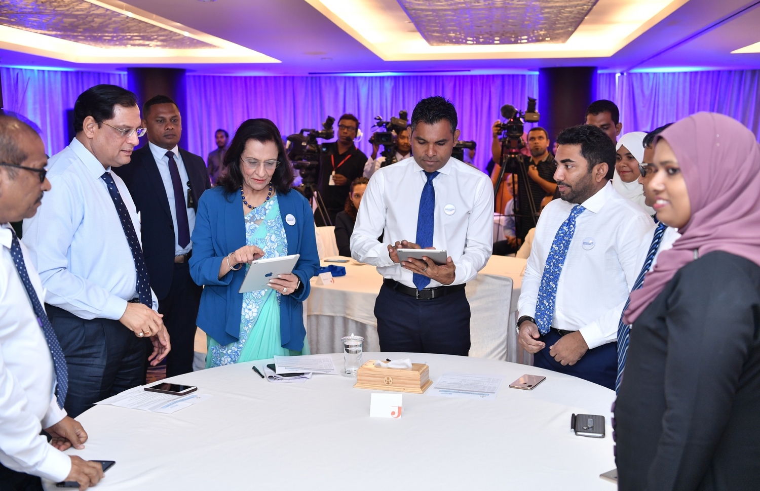 މާލެ: ޖުލައި 16، 2019: "ބްރީތްލައިފް ކެމްޕޭން" އިފްތިތާހު ކުރުމަށް ހޮޓެލް ޖެންގައި ބޭއްވި ރަސްމިއްޔާތެއްގައި ނައިބު ރައީސް ފައިސަލް ނަސީމް، އަދި އޭޝިއާގެ ރީޖަނަލް ޑިރެކްޓަރ ޑޮކްޓަރ ޕޫނަމް ކެތްރަޕާލް ސިންގް، އިފްތިތާހު ކޮށްދެއްވަނީ.-- ފޮޓޯ: ރައީސް އޮފީސް