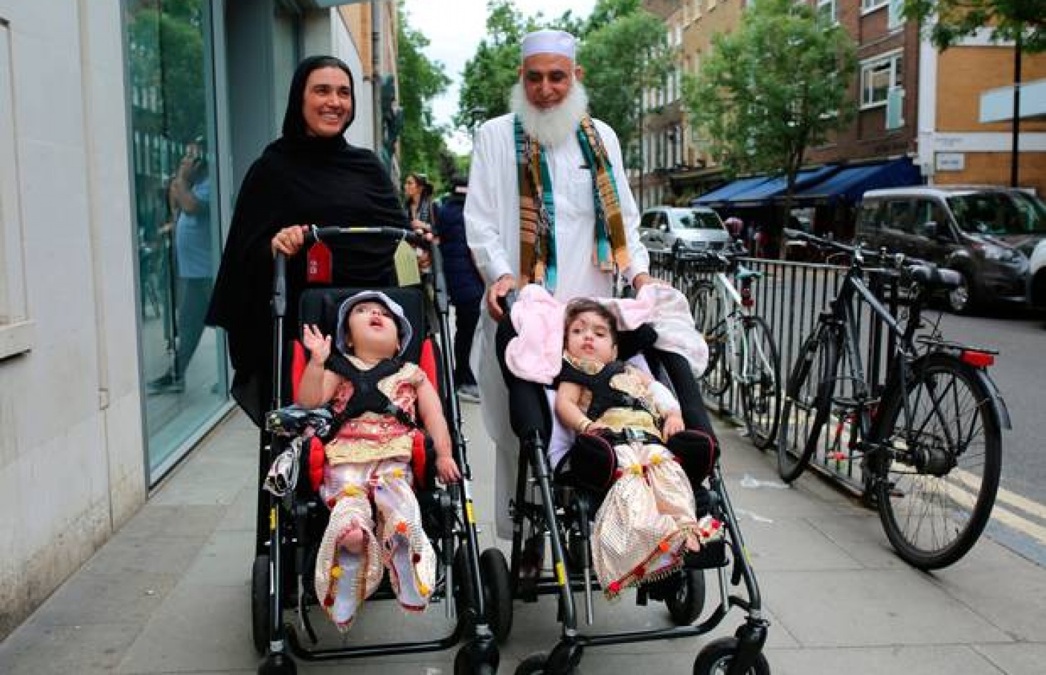 އޮޕަރޭޝަނަށް ފަހު ސަފާ އާއި މަރުވާ ގޮވައިގެން އެ ކުދިންގެ މަންމަ ޒައިނަބު އާއި ކާފަ.