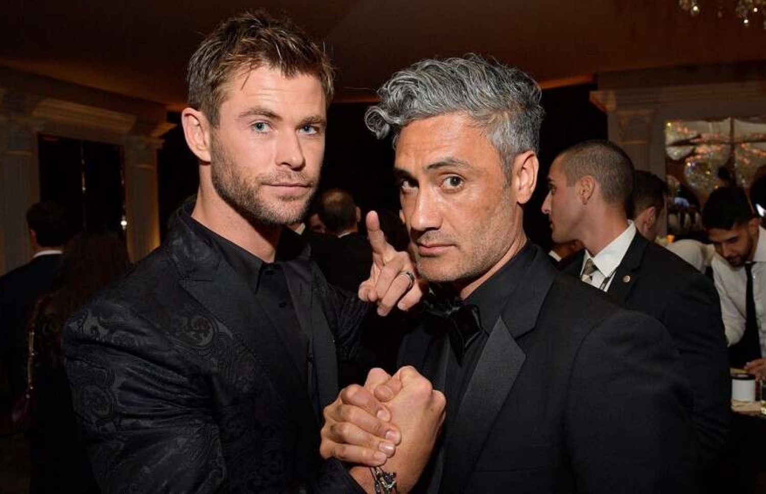 ކްރިސް ހެމްސްވޯތާ އެކު ޓައިކާ ވައިޓިޓީ.