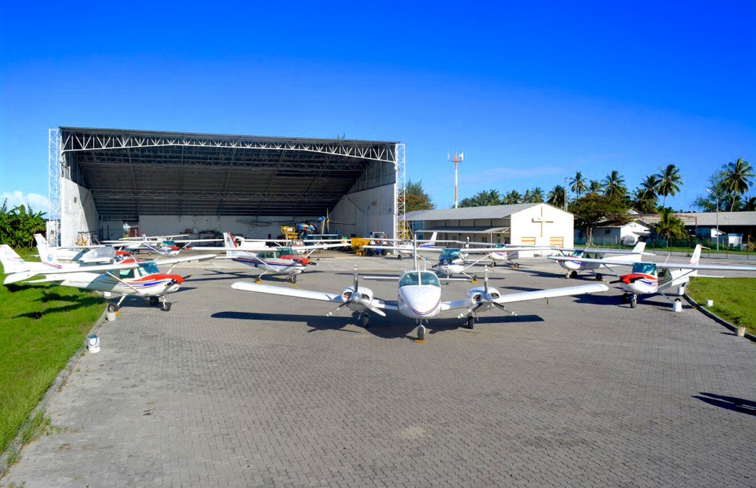 ފްލައިން ސްކޫލް އައްޑޫގައި ހިންގޭނެ ކަމާ މެދު ސުވާލު އުފެދޭ.