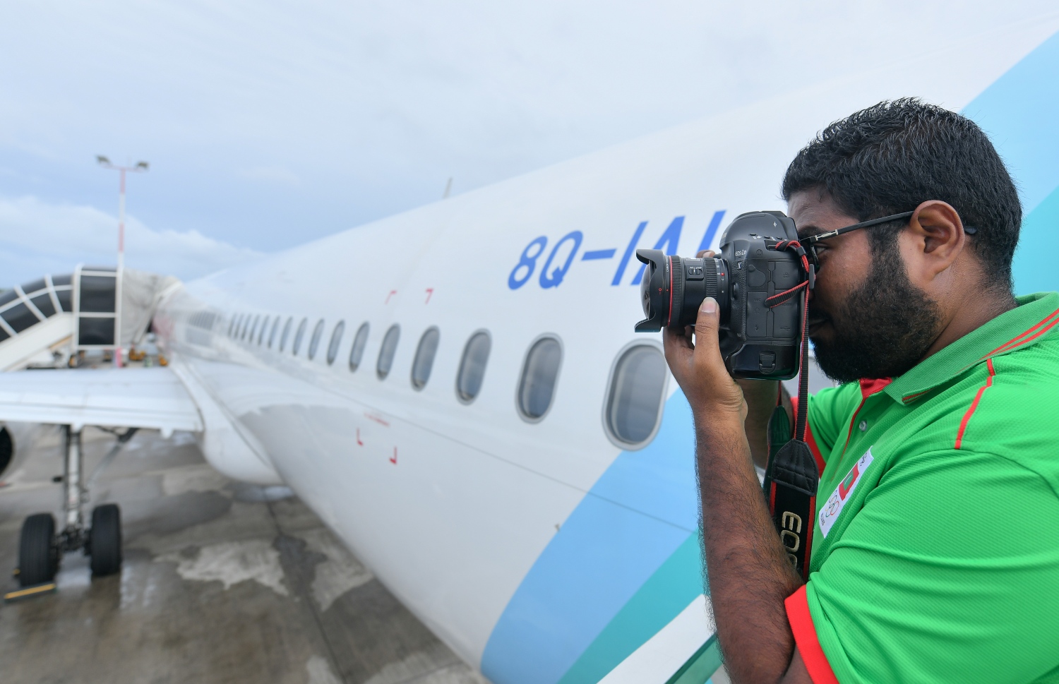 ދިވެހި މީޑިއާ ޓީމުގެ ފޮޓޯގްރާފަރު ޝަރުހާން ކަވަރޭޖުގައި ހަރަކާތްތެރިވަނީ. --އެމްއޯސީ ފޮޓޯ/ ނިޝާން އަލީ