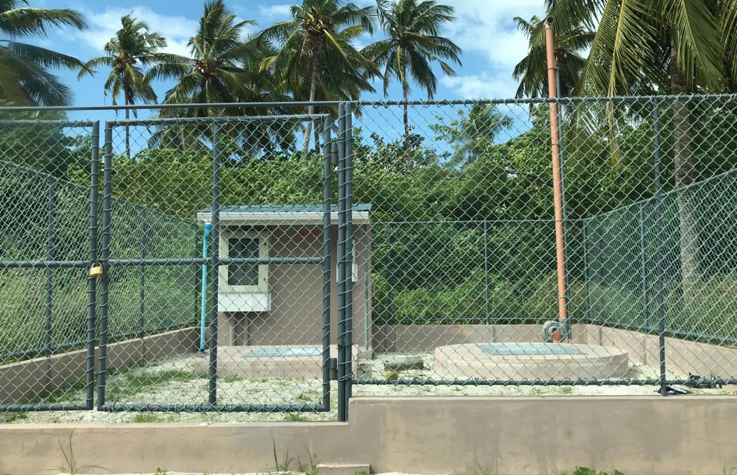 ހިތަދޫގައި ނަރުދަމާގެ ނިޒާމުގެ ޚިދުމަތް ދިނުމަށްޓަކައި ހަދާފައިވާ ސްޓޭޝަނެއް: މާލެ ފިޔަވައި އެންމެ އާބާދީ ބޮޑު އައްޑޫގައި ނަރުދަމާގެ ނިޒާމެއް ގާއިމް ކޮށްފައި ނެތުމަކީ އެތައް ބައެއްގެ ކަންބޮޑުވުމެއް.