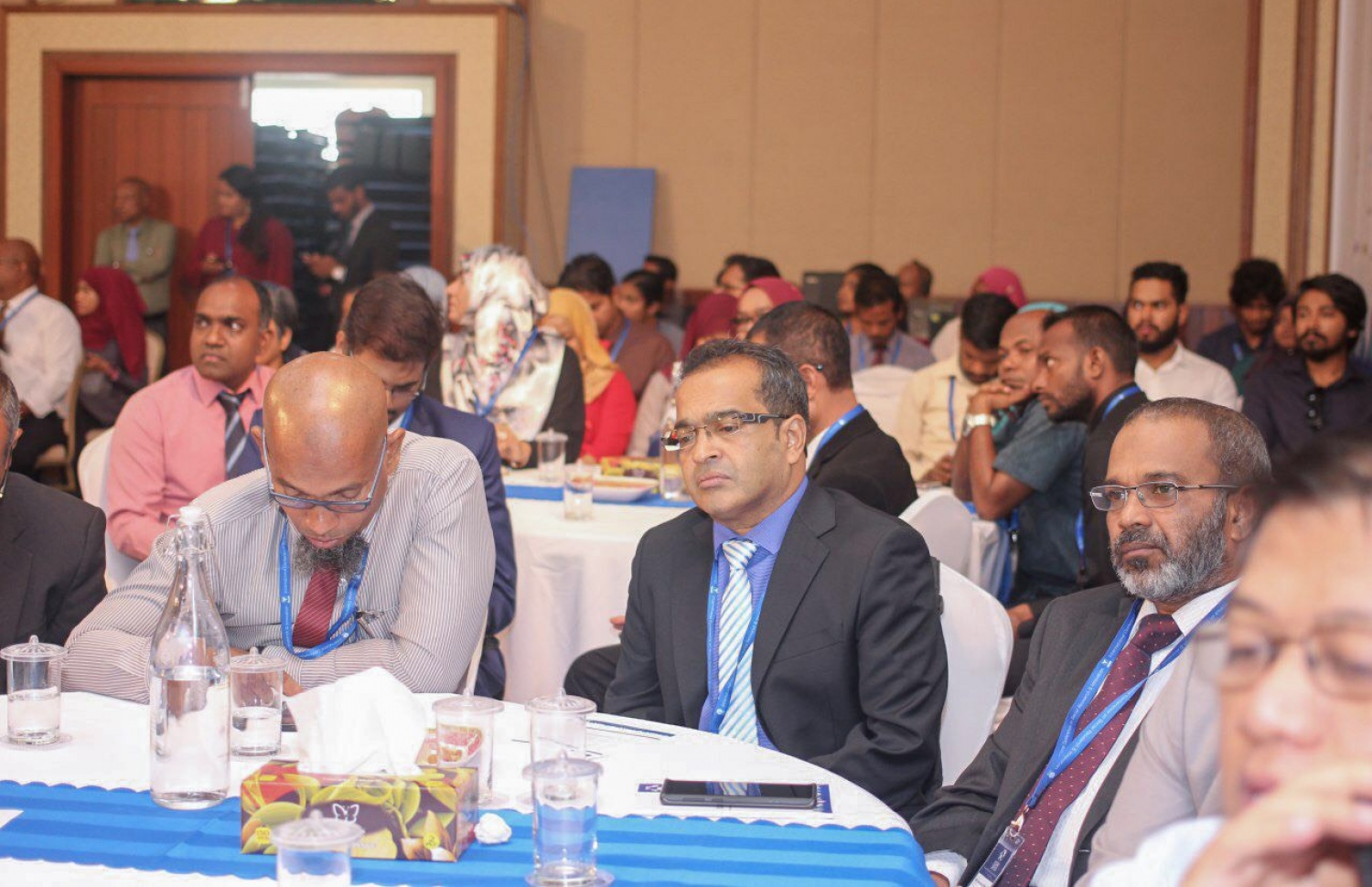 މާލެ: ޖުލައި 17، 2019: ވިލާ ކޮލެޖުން ކޮންމެ އަހަރަކު އެއްފަހަރު ބާއްވަމުން އަންނަ "އިންޓަނޭޝަނަލް ކޮންފަރެންސް އޮން ސޯޝަލް އެންޑް އިނޮވޭޝަން ކޮންފަރެންސް" ފެށުމަށް ވިލާ ކޮލެޖުގައި ބޭއްވި ރަސްމިއްޔާތެއްގެ ތެރެއިން.-- ފޮޓޯ: ވިލާ ކޮލެޖް