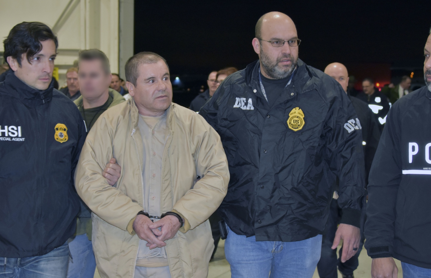 ގުޒްމަން ފުލުހުންގެ ބެލުމުގެ ދަށުގައި. --ފޮޓޯ:އޭއެފްޕީ