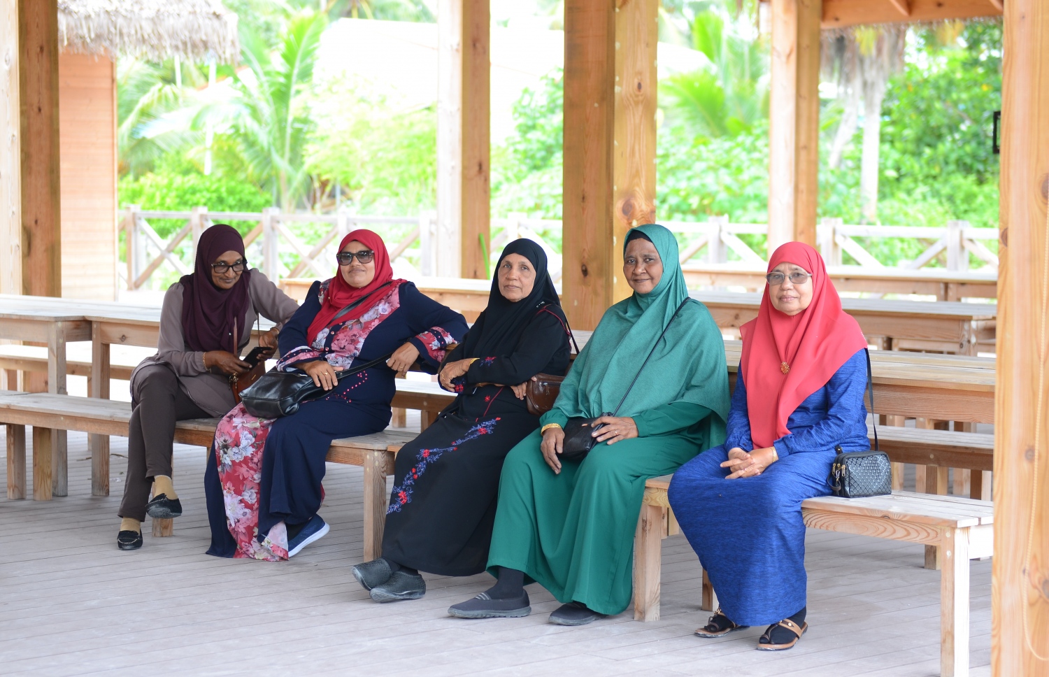 ސ. ހިތަދޫ: ޖުލައި 17، 2019- އައްޑޫ ނޭޗާ ޕާކް ބަލަން މިދިޔަ ބުދަ ދުވަހު ދިޔަ ބަޔަކު މަޑުކޮށްލައިގެން.---ފޮޓޯ: އަހުމަދު މަހްޒޫމް