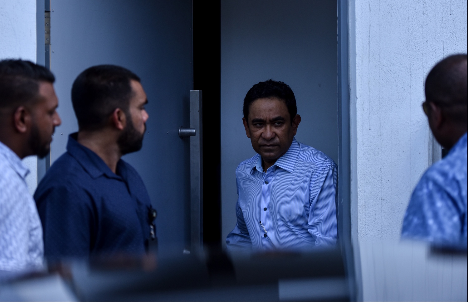 ކުރީގެ ރައީސް އަބްދުﷲ ޔާމީން މިއަދު ކްރިމިނަލް ކޯޓަށް ވަޑައިގަންނަވަނީ. އެމަނިކުފާނު ކްރިމިނަލް ކޯޓުގައި ދެ ގަޑިއިރާއި ތިރީސް މިނިޓް ހޭދަކުރެއްވި. --- ފޮޓޯ: ހުސެއިން ވަހީދު/ މިހާރު