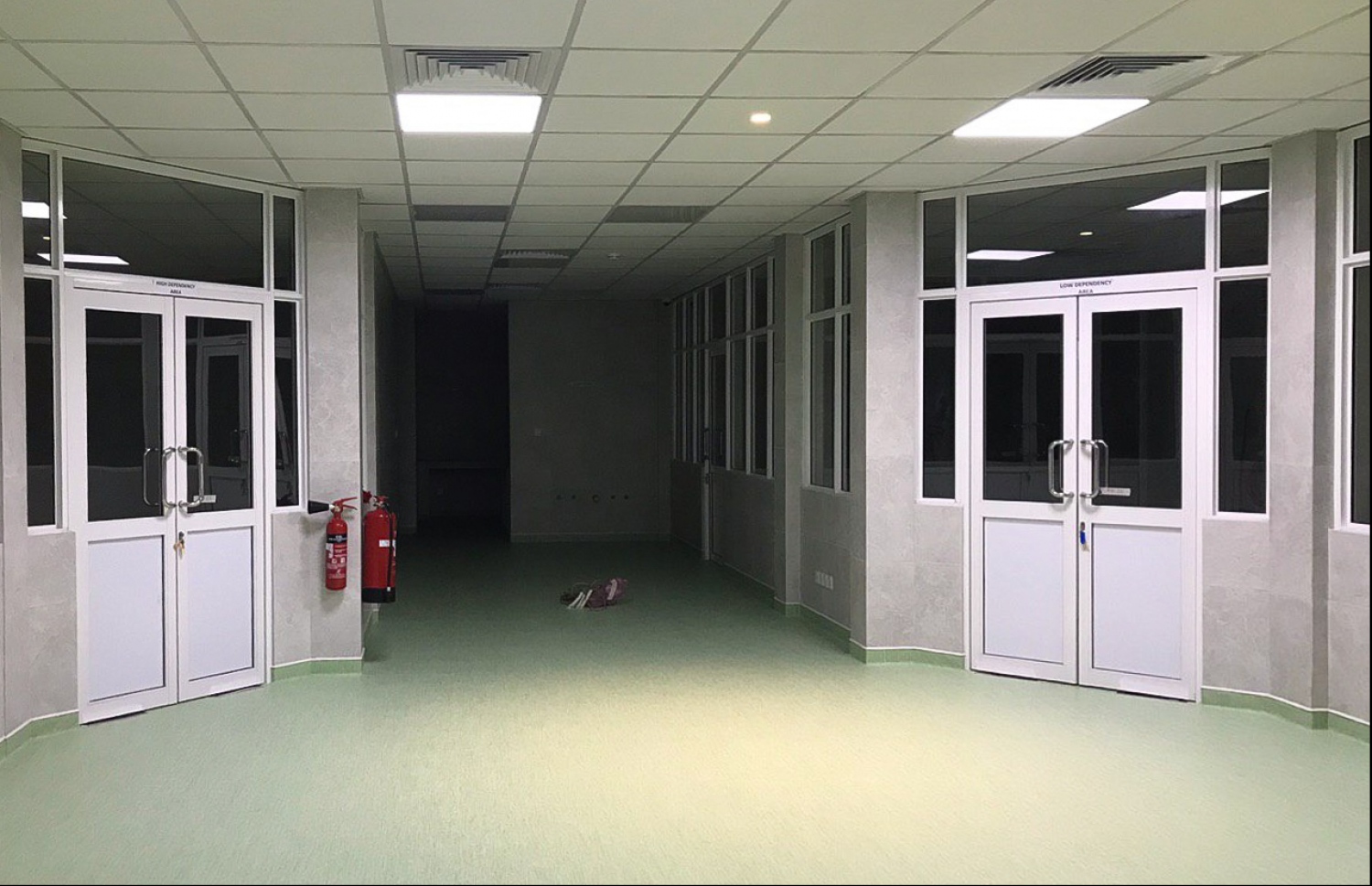 އައްޑޫ އިކުއަޓޯރިއަލް ކޮންވެންޝަން ސެންޓަރުގައި ހަދާފައިވާ 100 އެނދުގެ ޓާޝަރީ ހޮސްޕިޓަލްގެ ބައެއް ބައިތައް: މި ތަން ހުޅުވާއިރު، 51 ޑޮކްޓަރުންނާއި 300 އަށް ވުރެ ގިނަ ނަރުހުން ތިބޭނެ ކަމަށް ހެލްތު މިނިސްޓްރީން ބުނޭ.