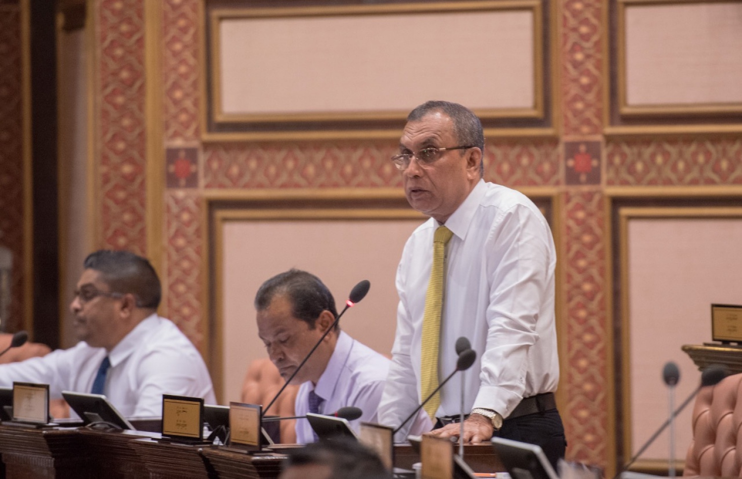 ވިލުފުށީ ދާއިރާގެ މެމްބަރު ހަސަން އަފީފް މިއަދު މަޖިލިހުގައި ވާހަކަ ދައްކަވަނީ. --- ފޮޓޯ: މަޖިލިސް