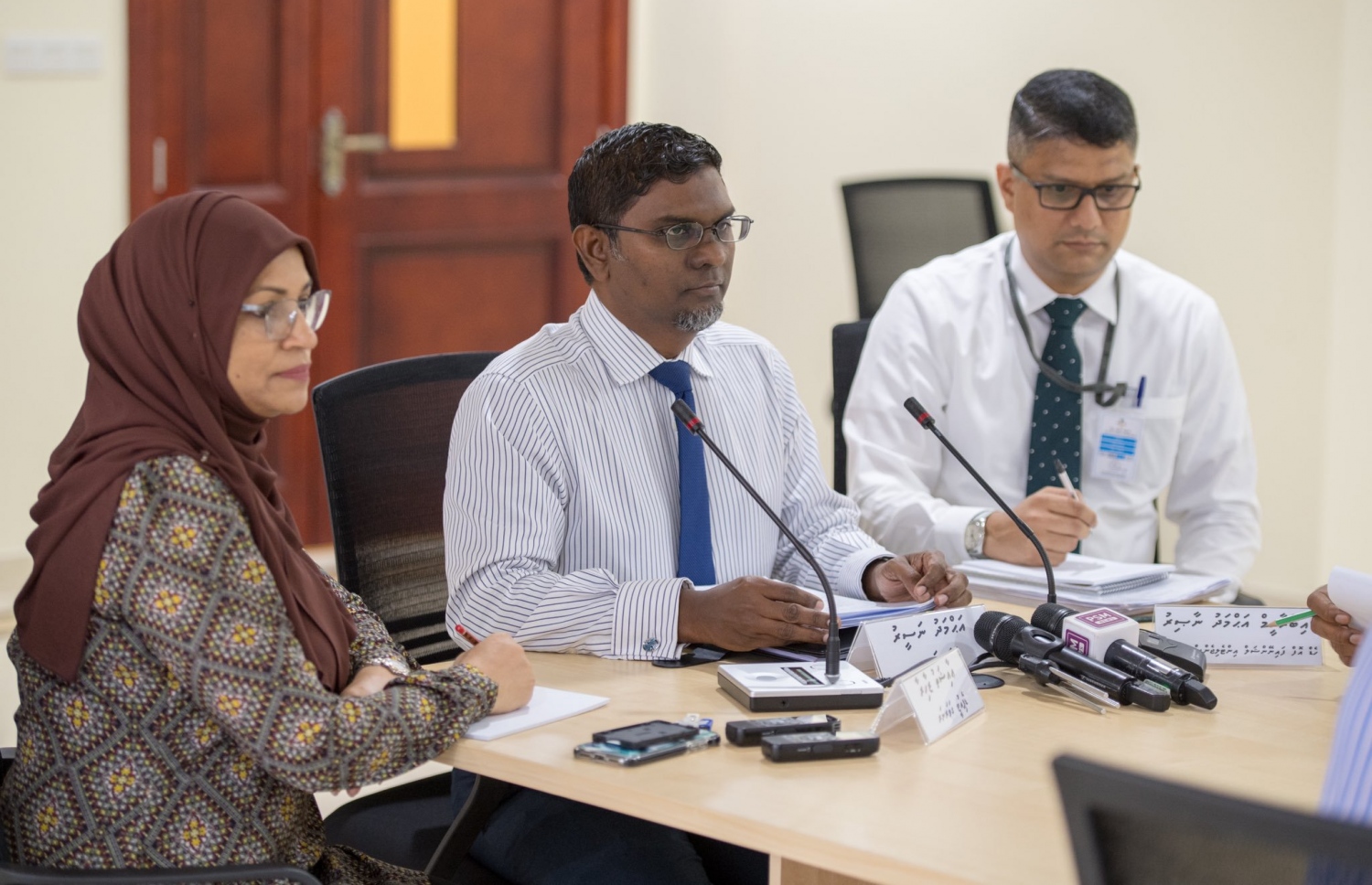 އެމްއެމްއޭގެ ގަވަރުނަރު ނަސީރު (މ) ރައްޔިތުންގެ މަޖިލީހުގެ މާލިއްޔަތު ކޮމިޓީ އަށް މިއަދު ޖަވާބުދާރީވެވަޑައިގަންނަވަނީ.---ފޮޓޯ: ހުސައިން ވަހީދު/މިހާރު