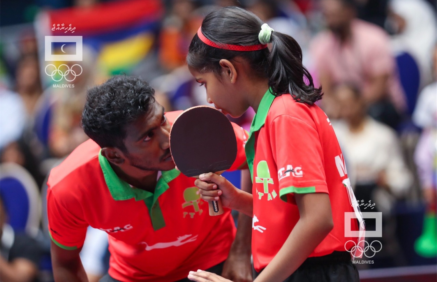 ގްރޫޕް ސްޓޭޖުގައި ދީމާ (ކ) އާއި މުންތިފް ކުޅުނު މެޗުގެ ތެރެއިން. --އެމްއޯސީ ފޮޓޯ: މުހައްމަދު ޝަރުހާން ވަހީދު