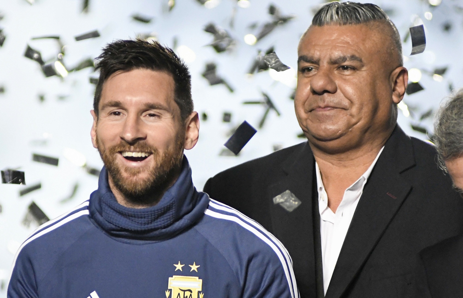 އާޖެންޓީނާގެ ހަފްލާއެއްގެ ތެރެއިން ޓަޕިއާ (ކ) އާއި މެސީ.-- ފޮޓޯ: އޭއެފްޕީ