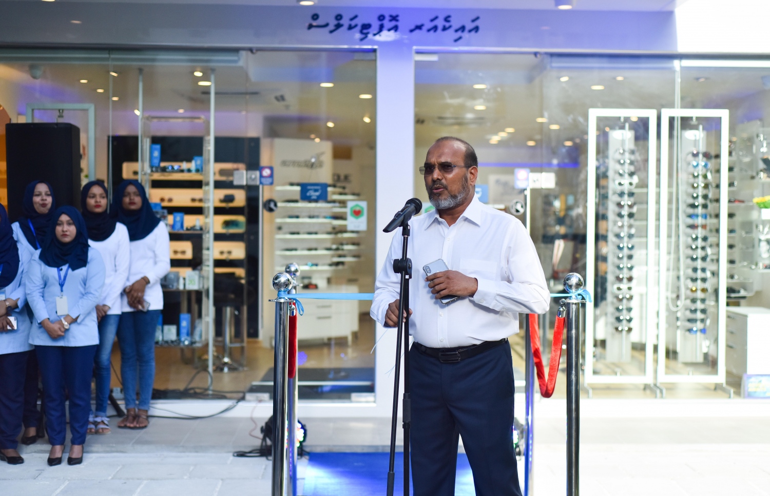 އައިކެއާގެ އެމްޑީ ޑރ. އަބްދުﷲ ޒާހިރު: އާ ޝޯރޫމުން ގިނަ ހިދުމްތަތއް ދިނުމަށް ތައްޔާރުވަމުން ދާކަމަށް ވިދާޅުވި-- ފޮޓޯ: ހުސައިން ވަހީދު/ މިހާރު