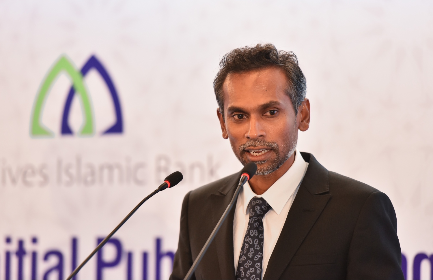 މާލެ: ޖުލައި 24، 2019: އެމްއައިބީ ޕަބްލިކް ކުންފުންޏަކަށް ބަދަލުކޮށް ސްޓޮކް އެކްސްޗޭންޖުގައި ރަޖިސްޓްރީ ކުރުމަށްފަހު އާންމުންނަށް ވިއްކުމަށް ހުށަހަޅާފައިވަނީ 244 މިލިއަން ރުފިޔާގެ ހިއްސާ ވިއްކުން އިފުތިތާހު ކުރުމަށް ހޮޓެލް ޖެންގައި ބޭއްވި ހަފުލާގެ ތެރެއިން.-- ފޮޓޯ: ހުސެން ވަހީދު /މިހާރު