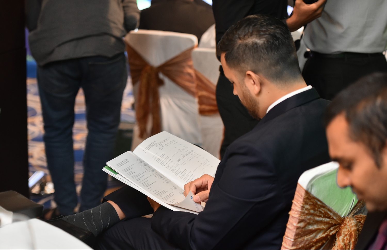 މާލެ: ޖުލައި 24، 2019: އެމްއައިބީ ޕަބްލިކް ކުންފުންޏަކަށް ބަދަލުކޮށް ސްޓޮކް އެކްސްޗޭންޖުގައި ރަޖިސްޓްރީ ކުރުމަށްފަހު އާންމުންނަށް ވިއްކުމަށް ހުށަހަޅާފައިވަނީ 244 މިލިއަން ރުފިޔާގެ ހިއްސާ ވިއްކުން އިފުތިތާހު ކުރުމަށް ހޮޓެލް ޖެންގައި ބޭއްވި ހަފުލާގައި އާންމުންގެ ބަޔަކު ބައިވެރިވަނީ.-- ފޮޓޯ: ހުސެން ވަހީދު /މިހާރު