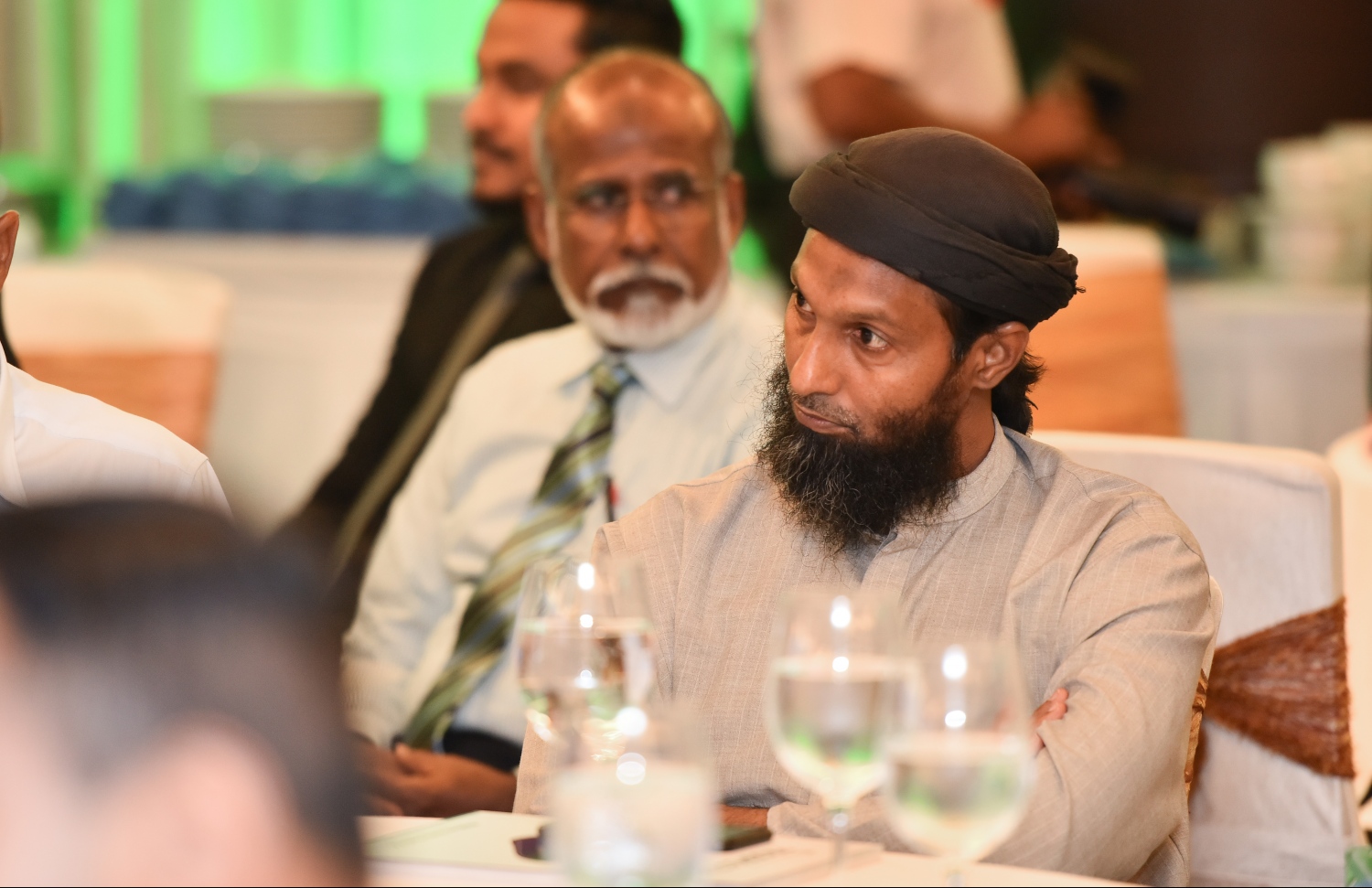 މާލެ: ޖުލައި 24، 2019: އެމްއައިބީ ޕަބްލިކް ކުންފުންޏަކަށް ބަދަލުކޮށް ސްޓޮކް އެކްސްޗޭންޖުގައި ރަޖިސްޓްރީ ކުރުމަށްފަހު އާންމުންނަށް ވިއްކުމަށް ހުށަހަޅާފައިވަނީ 244 މިލިއަން ރުފިޔާގެ ހިއްސާ ވިއްކުން އިފުތިތާހު ކުރުމަށް ހޮޓެލް ޖެންގައި ބޭއްވި ހަފުލާގައި އާންމުންގެ ބަޔަކު ބައިވެރިވަނީ.-- ފޮޓޯ: ހުސެން ވަހީދު /މިހާރު