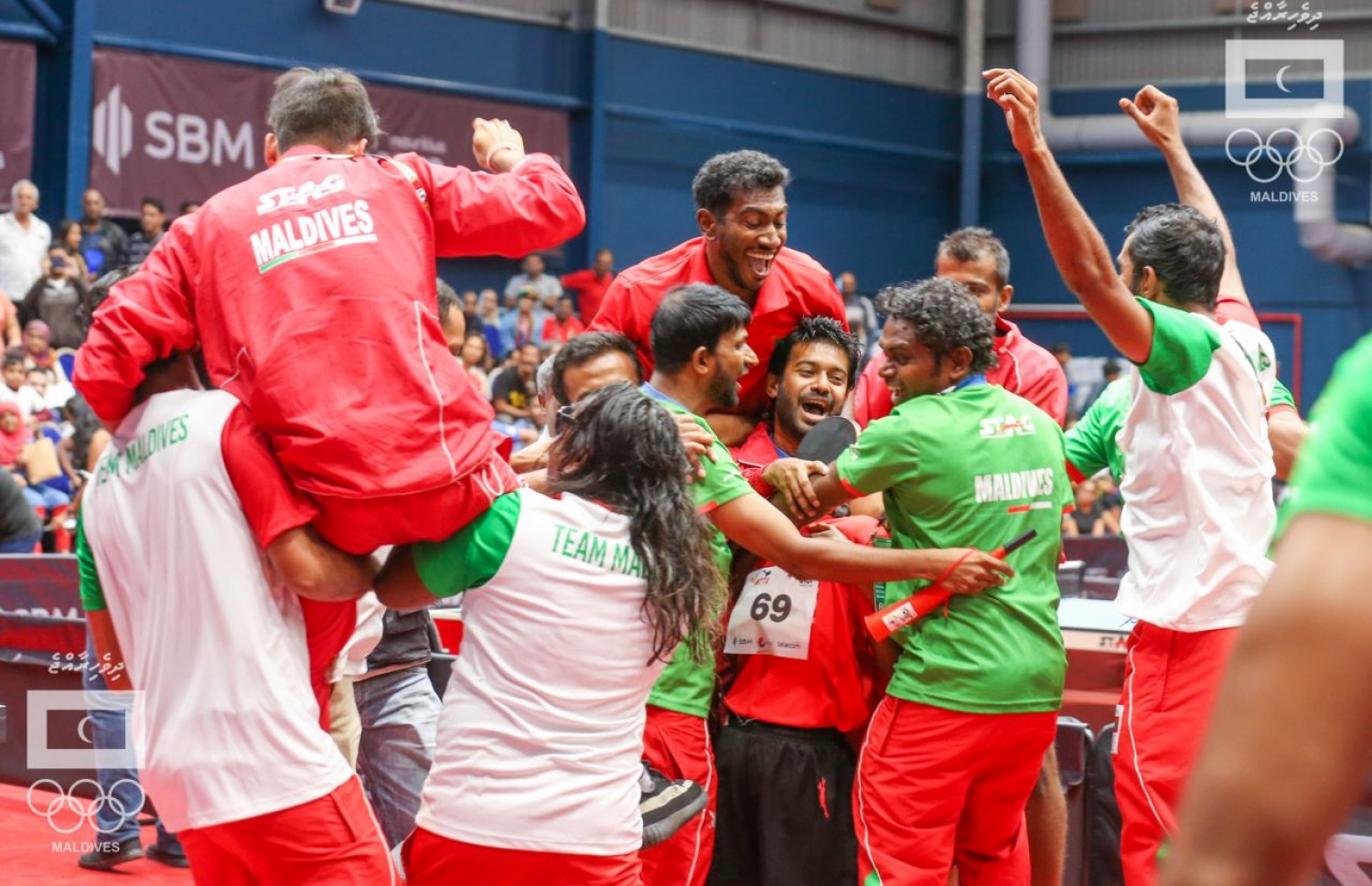 ރާއްޖޭގެ ދެ ޕެއާ ވެސް ފައިނަލަށް ދިއުމާ އެކު ޓީޓީ ޓީމުގެ ކުޅުންތެރިން އުފާފާޅުކުރަނީ. --އެމްއޯސީ ފޮޓޯ: އިސްމާއިލް ތޯރިގް