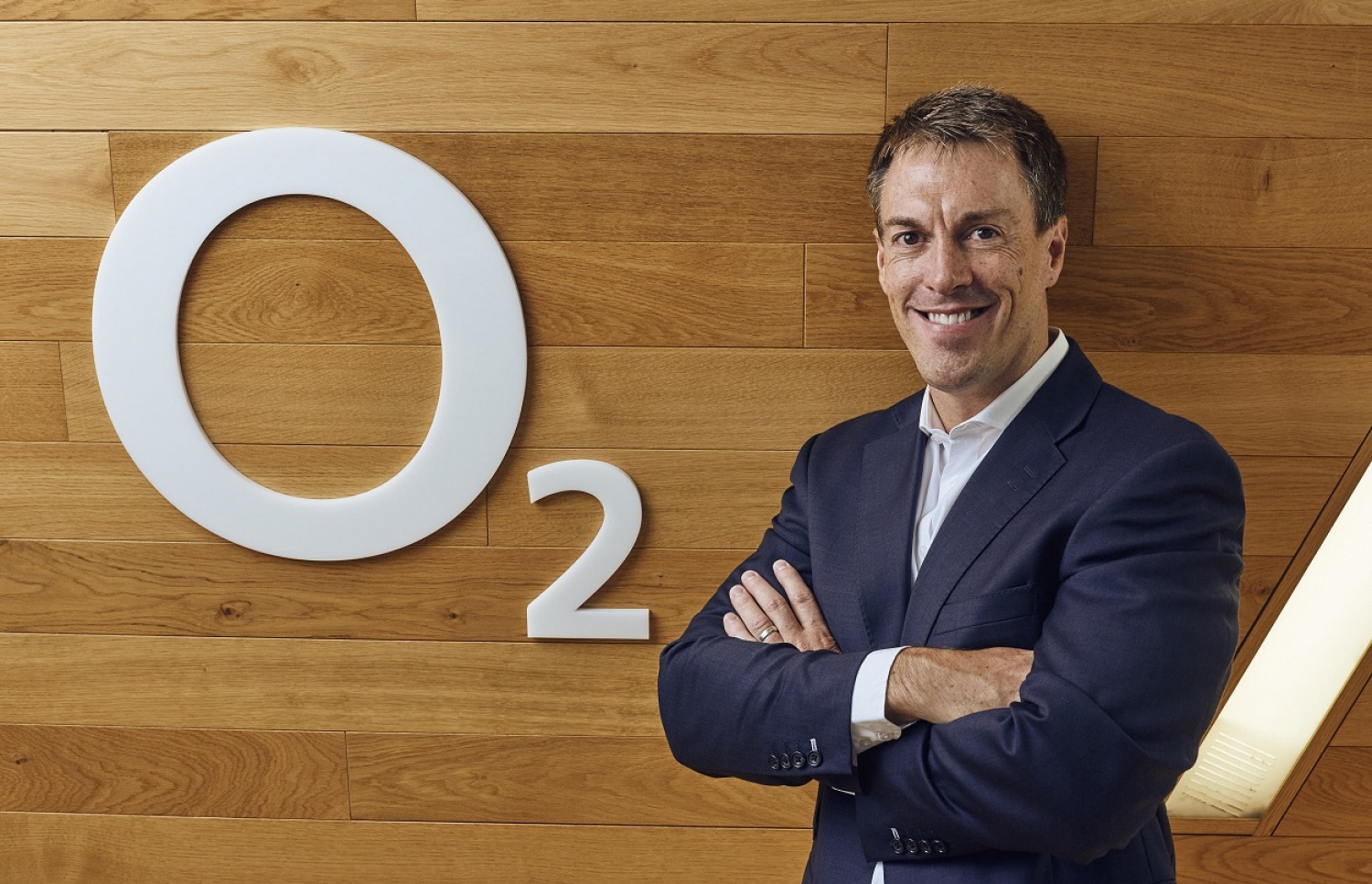 އޯ2 ގެ ޗީފް އެކްޒެޓިވް މާކް އިވަންސް.