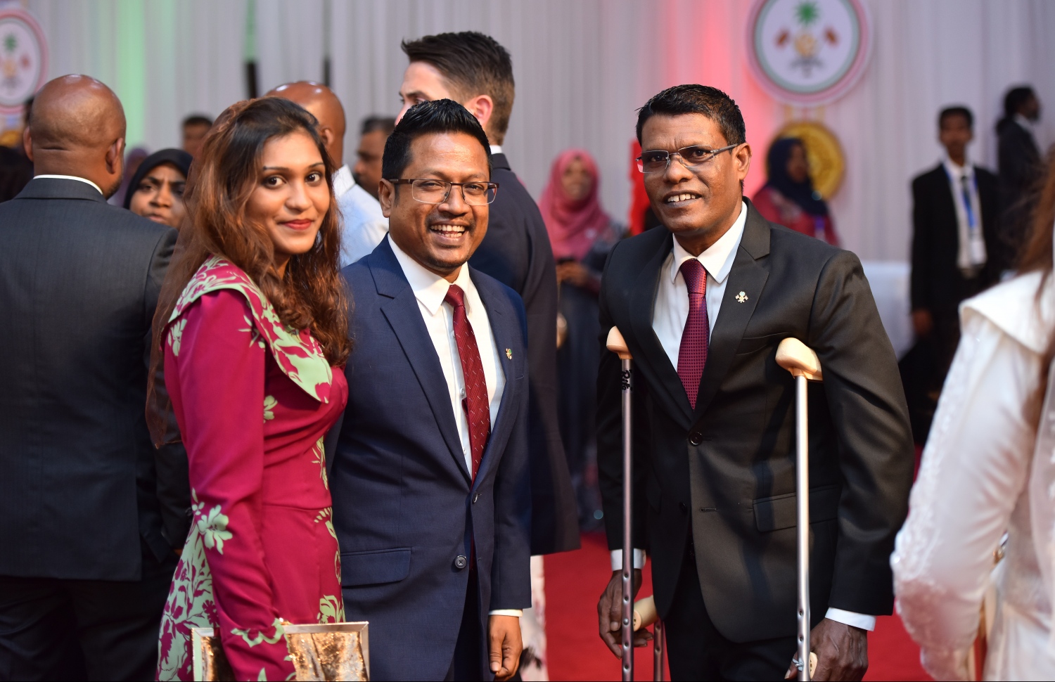 މާލެ: ޖުލައި 25، 2019- މިއަދު ފާހަގަކުރާ ރާއްޖޭގެ 54 ވަނަ މިނިވަން ދުވަހުގެ މުނާސަބަތުގައި ރައީސް އިބްރާހިމް މުހައްމަދު ސޯލިހުގެ ދެކަނބަލުން މިރޭ ބޭއްވެވި ރަސްމީ ބައްދަލު ކުރެއްވުމުގައި، އިނގުރައިދޫ ދާއިރާގެ އެމްޑީޕީގެ މެމްބަރު ހަސަން އަހުމަދާއި މާފަންނު އުތުރު ދާއިރާގެ އެމްޑީޕީގެ މެމްބަރު އިމްތިޔާޒް ފަހުމީ ބައިވެރިވެވަޑައިގަންނަވަނީ.---ފޮޓޯ: ހުސައިން ވަހީދު/މިހާރު