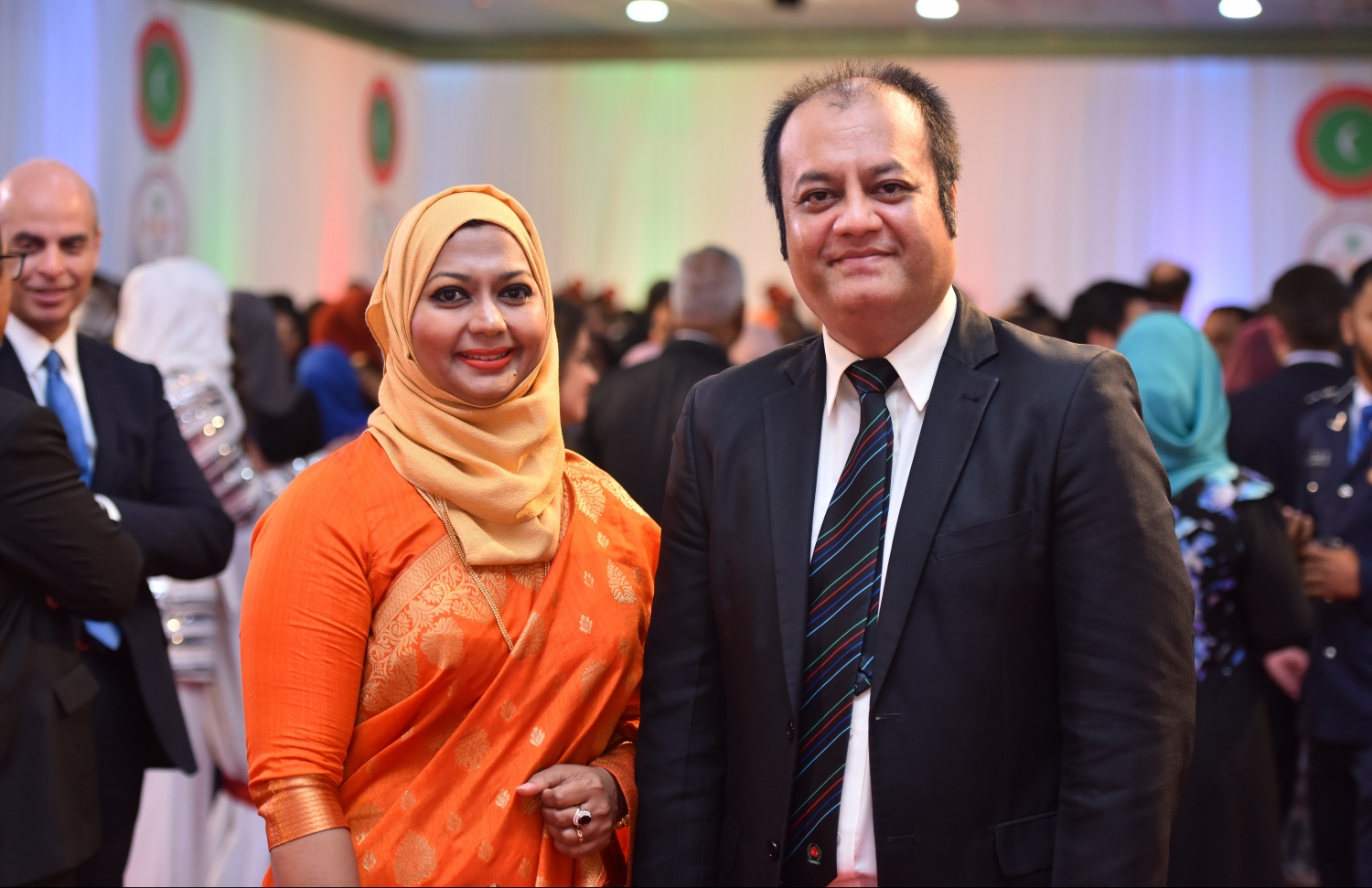 މާލެ: ޖުލައި 25، 2019- މިއަދު ފާހަގަކުރާ ރާއްޖޭގެ 54 ވަނަ މިނިވަން ދުވަހުގެ މުނާސަބަތުގައި ރައީސް އިބްރާހިމް މުހައްމަދު ސޯލިހުގެ ދެކަނބަލުން މިރޭ ބޭއްވެވި ރަސްމީ ބައްދަލު ކުރެއްވުމުގެ ތެރެއިން.---ފޮޓޯ: ހުސައިން ވަހީދު/މިހާރު