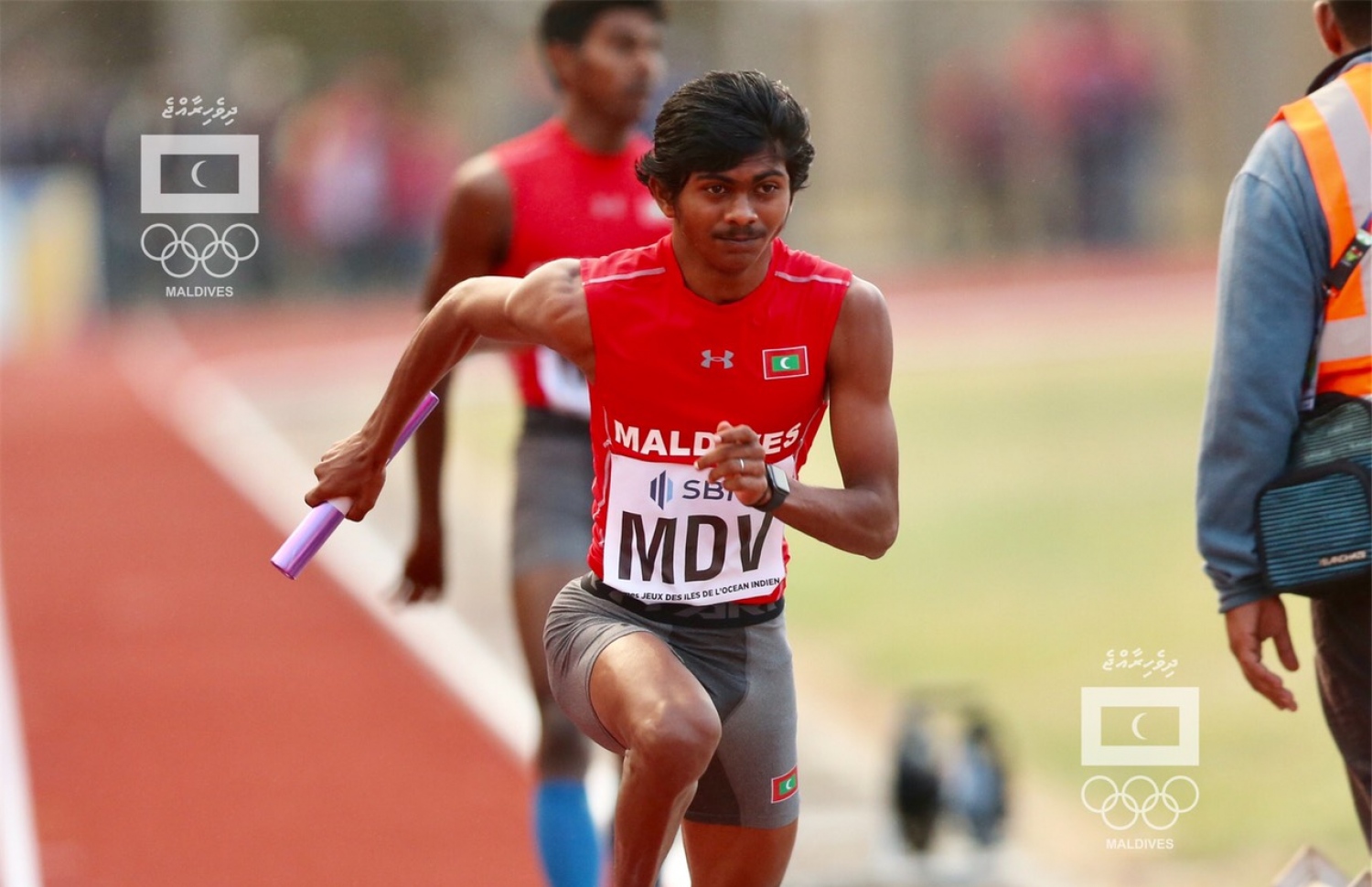 މިއަދު އޮތް ހަތަރެއް ގުނަ 400 މީޓަރު ރިލޭގައި ރާއްޖޭގެ އިބާދުﷲ ދުވަނީ. --އެމްއޯސީ ފޮޓޯ: މުހައްމަދު ޝަރުހާން ވަހީދު