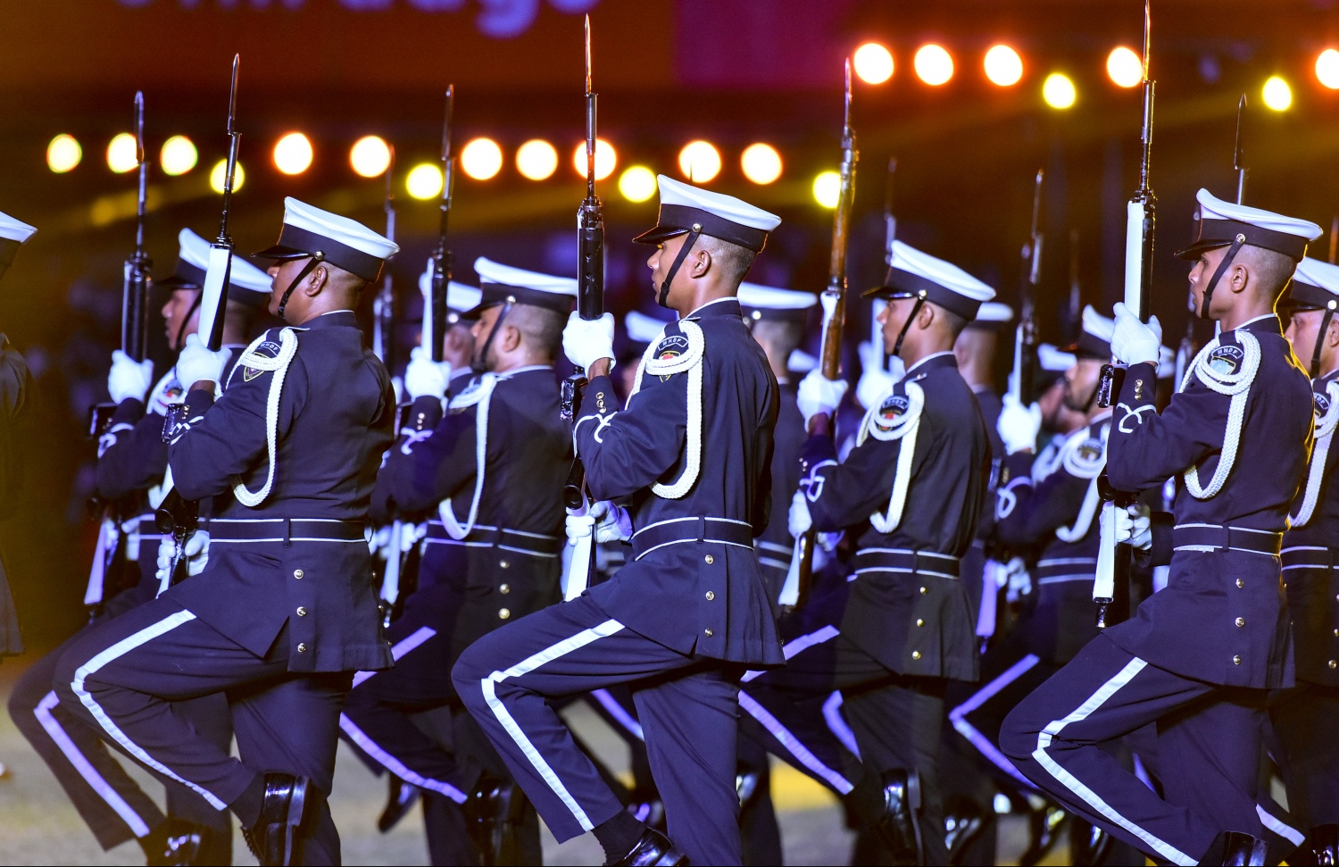 މިނިވަން ދުވަހުގެ ކުޅިވަރުތަކުގެ ތެރެއިން ސިފައިންގެ ލަޝްކަރުގެ ހަރަކާތެއް ދައްކާލަނީ. --ފޮޓޯ: ހުސެއިން ވަހީދު/މިހާރު