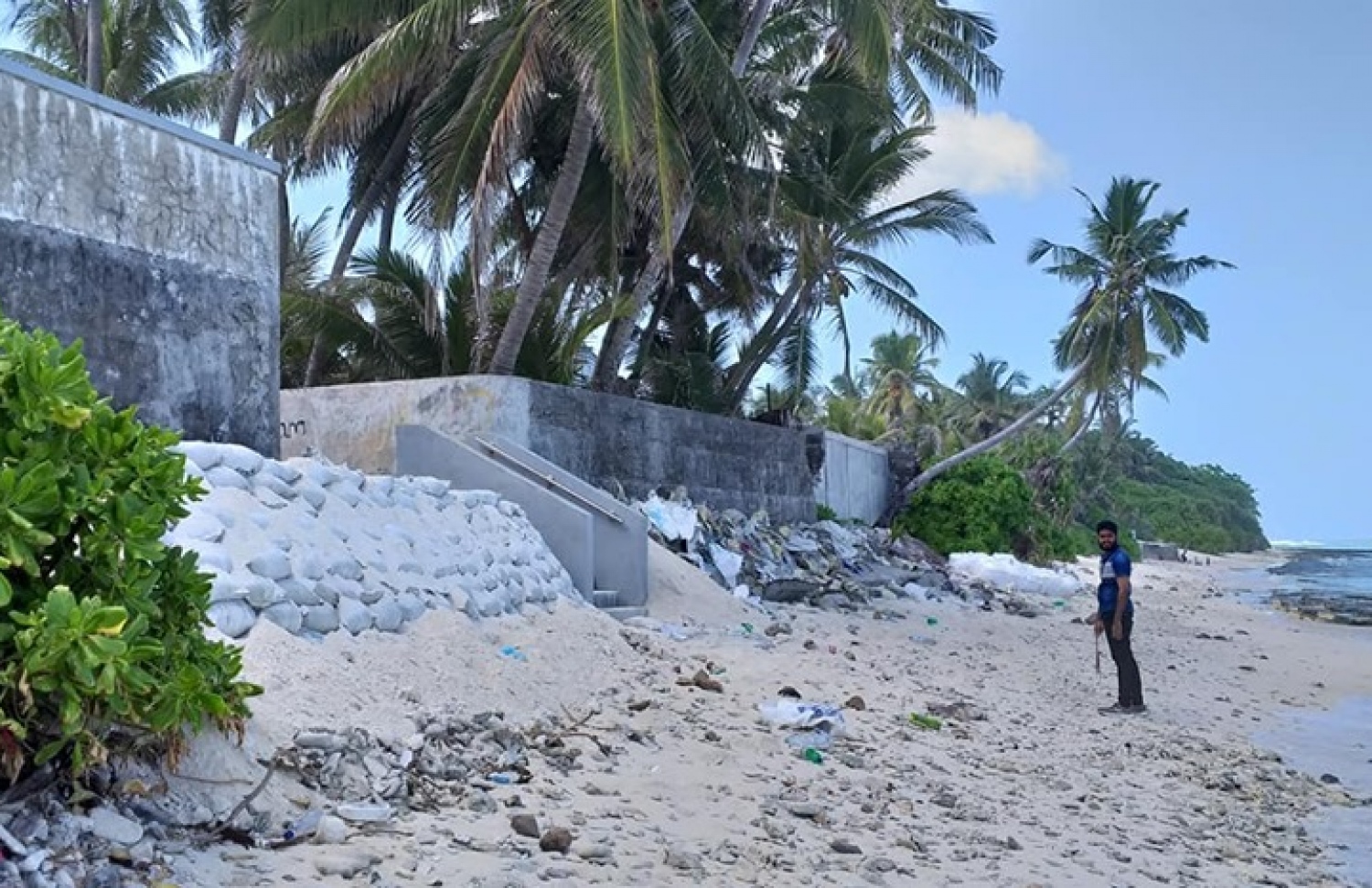 މޫލެކެޑެ ސަރަހައްދުގެ އަތިރި އަށް ފައިބަން ހަދާފައި ހުރި ސިޑިއެއް: ގަވާއިދާ ހިލާފަށް ވެލި ނަގާ މީހުންނަށް މިއީ ފަސޭހައެއް