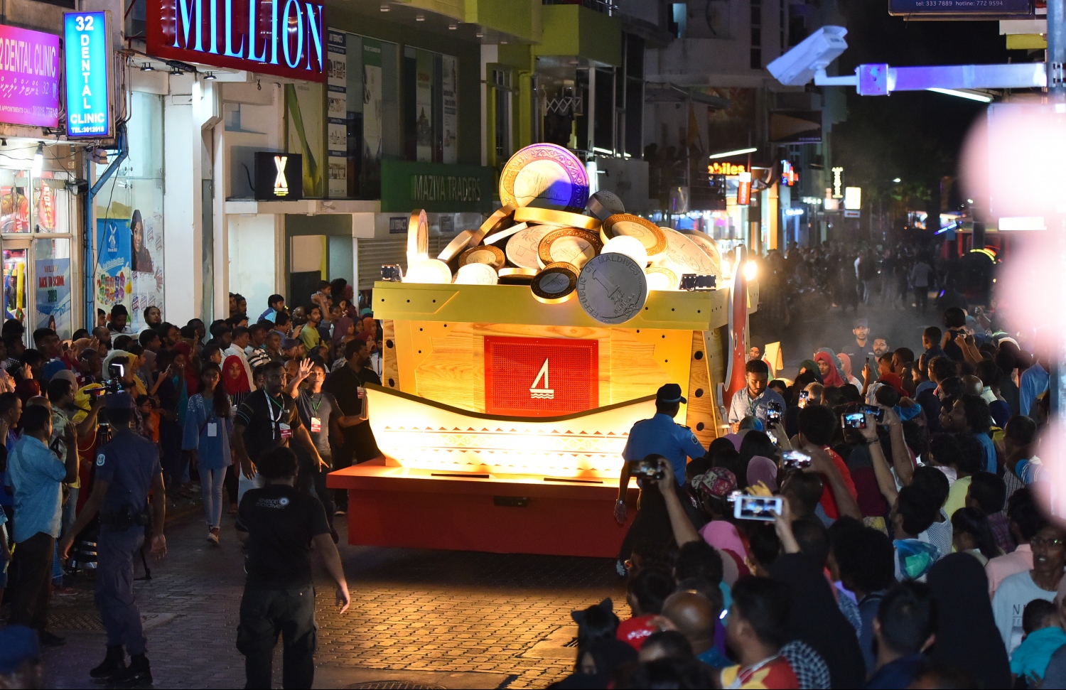 ބީއެމްއެލްގެ ފުޅަނދު. އެ ކުންފުނިން ހެދީ އެންމެ ފުޅަނދެއް. --- ފޮޓޯ: ހުސެއިން ވަހީދު/ މިހާރު