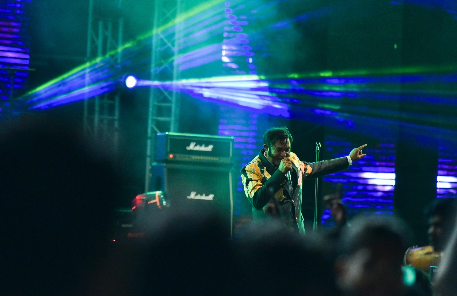 މާލެ: ޖުލައި 28، 2019- މި އަހަރުގެ މިނިވަން ދުވަހުގެ މުނާސަބަތުގައި "ދިވެހި ފަންނާނުންގެ މިއުޒިކީ އީދު" ގެ ނަމުގައި ކާނިވާ ސަރަހައްދުގައި ބޭއްވި މިއުޒިކް ޝޯގެ ތެރެއިން.---ފޮޓޯ: ހުސައިން ވަހީދު/މިހާރު