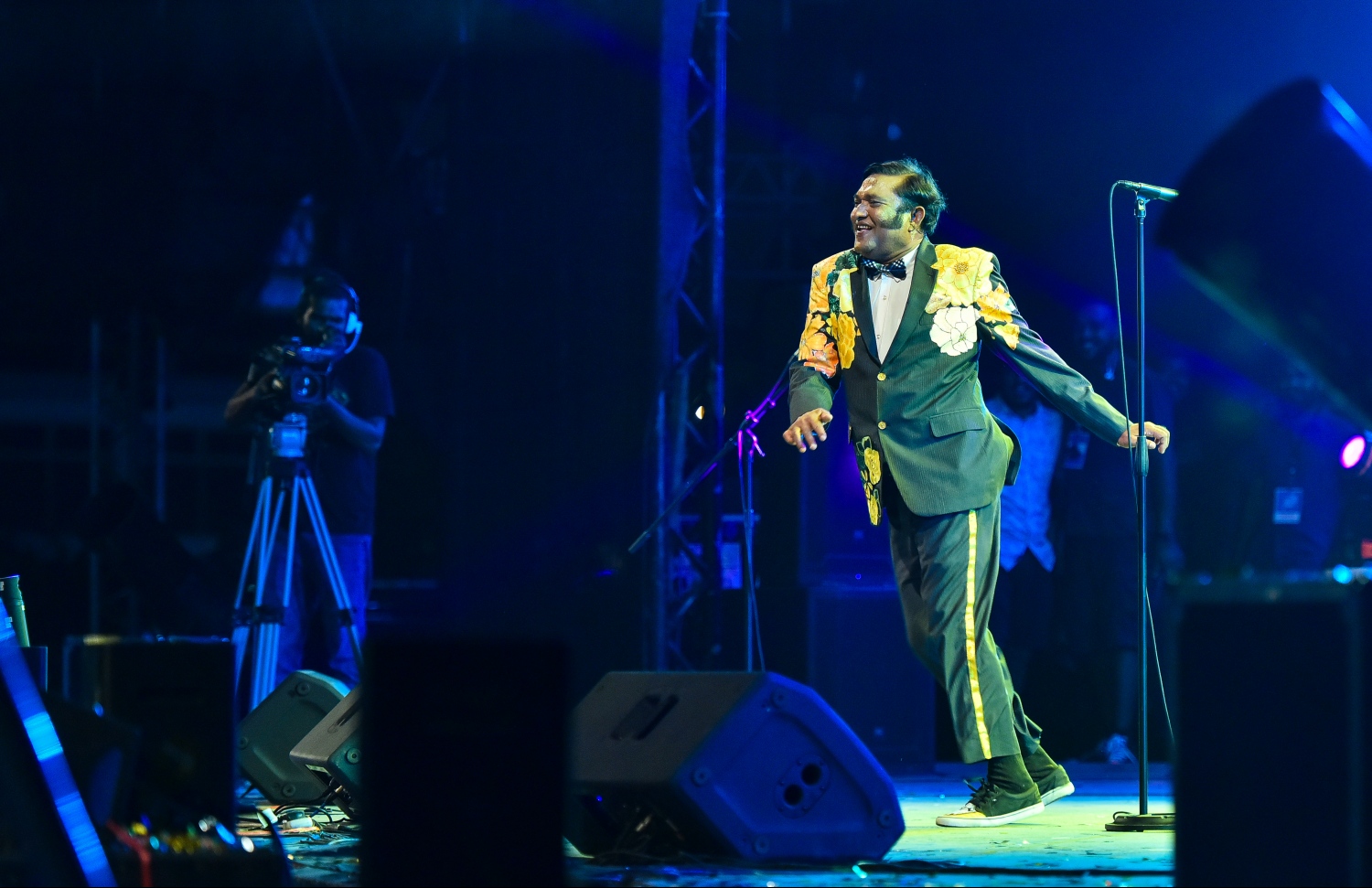 މާލެ: ޖުލައި 28، 2019- މި އަހަރުގެ މިނިވަން ދުވަހުގެ މުނާސަބަތުގައި "ދިވެހި ފަންނާނުންގެ މިއުޒިކީ އީދު" ގެ ނަމުގައި ކާނިވާ ސަރަހައްދުގައި ބޭއްވި މިއުޒިކް ޝޯގެ ތެރެއިން.---ފޮޓޯ: ހުސައިން ވަހީދު/މިހާރު