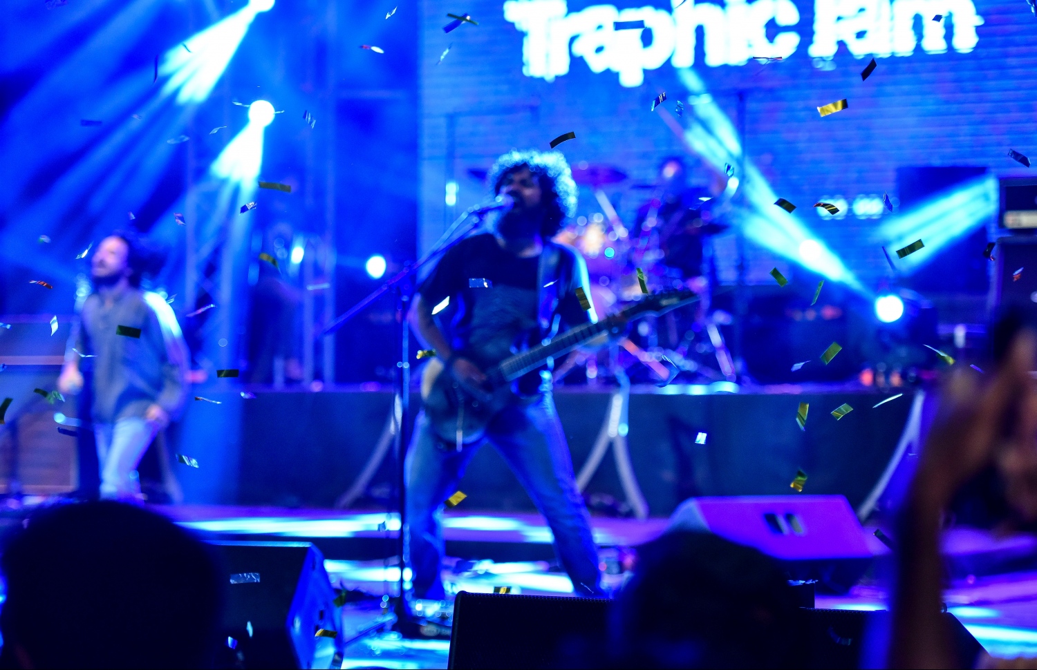 މާލެ: ޖުލައި 28، 2019- މި އަހަރުގެ މިނިވަން ދުވަހުގެ މުނާސަބަތުގައި "ދިވެހި ފަންނާނުންގެ މިއުޒިކީ އީދު" ގެ ނަމުގައި ކާނިވާ ސަރަހައްދުގައި ބޭއްވި މިއުޒިކް ޝޯގެ ތެރެއިން.---ފޮޓޯ: ހުސައިން ވަހީދު/މިހާރު