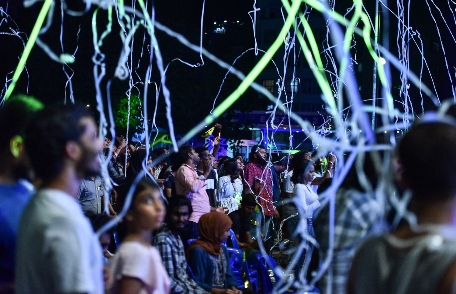 މާލެ: ޖުލައި 28، 2019- މި އަހަރުގެ މިނިވަން ދުވަހުގެ މުނާސަބަތުގައި "ދިވެހި ފަންނާނުންގެ މިއުޒިކީ އީދު" ގެ ނަމުގައި ކާނިވާ ސަރަހައްދުގައި ބޭއްވި މިއުޒިކް ޝޯގެ ތެރެއިން.---ފޮޓޯ: ހުސައިން ވަހީދު/މިހާރު