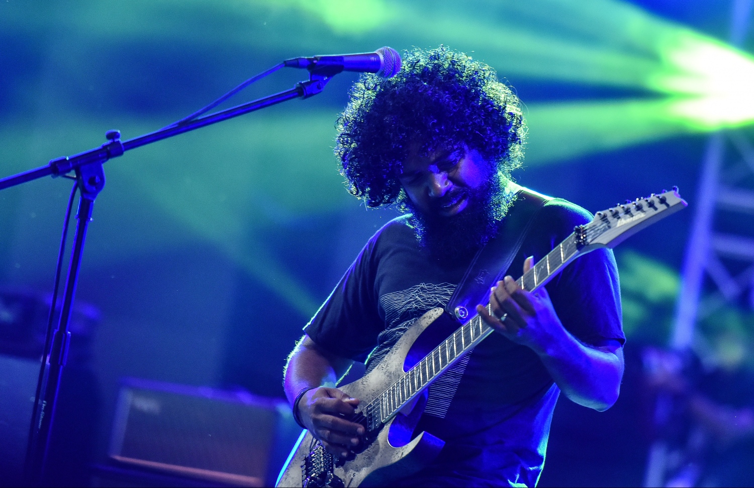 މާލެ: ޖުލައި 28، 2019- މި އަހަރުގެ މިނިވަން ދުވަހުގެ މުނާސަބަތުގައި "ދިވެހި ފަންނާނުންގެ މިއުޒިކީ އީދު" ގެ ނަމުގައި ކާނިވާ ސަރަހައްދުގައި ބޭއްވި މިއުޒިކް ޝޯގެ ތެރެއިން.---ފޮޓޯ: ހުސައިން ވަހީދު/މިހާރު