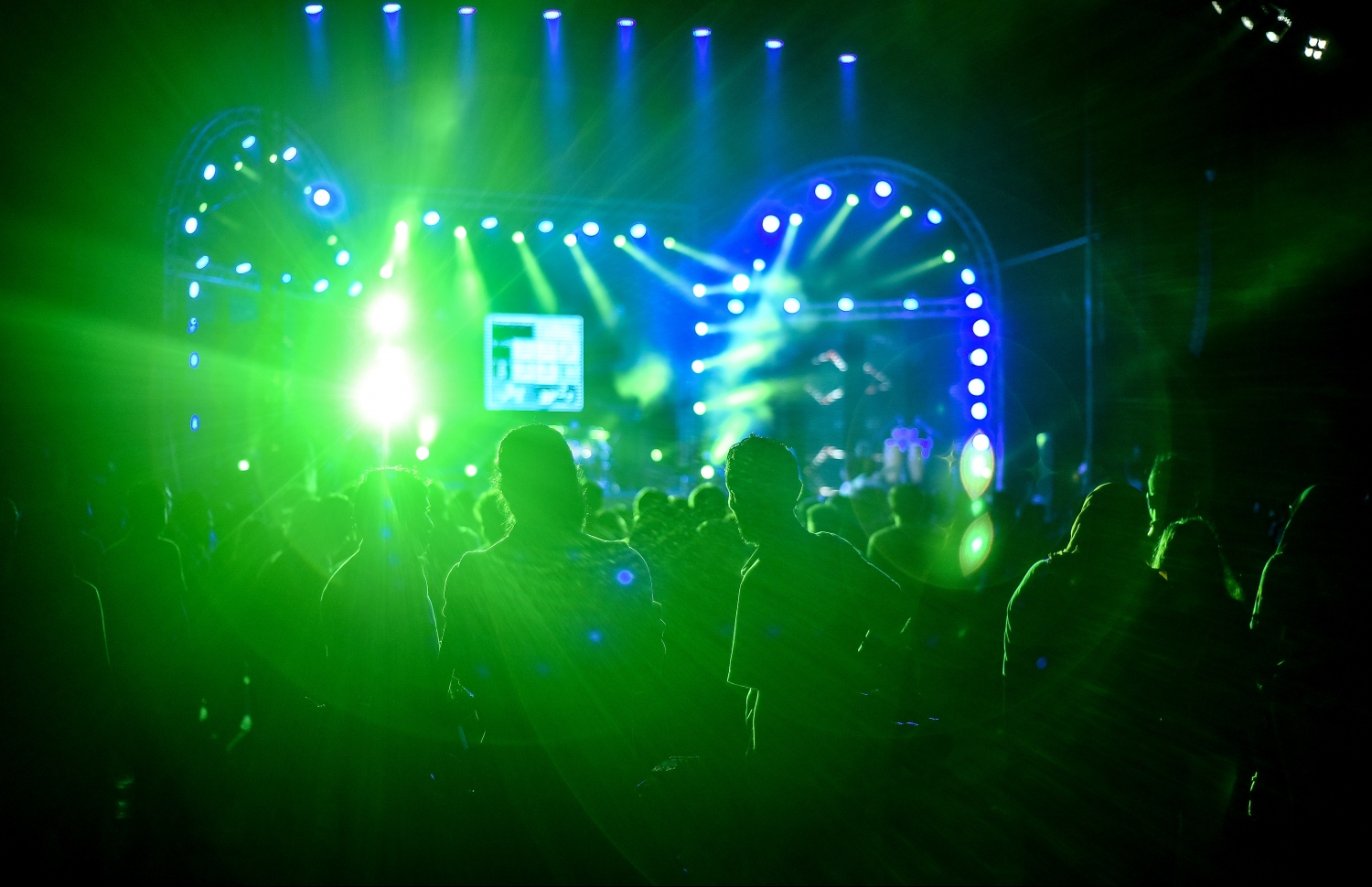 މާލެ: ޖުލައި 28، 2019- މި އަހަރުގެ މިނިވަން ދުވަހުގެ މުނާސަބަތުގައި "ދިވެހި ފަންނާނުންގެ މިއުޒިކީ އީދު" ގެ ނަމުގައި ކާނިވާ ސަރަހައްދުގައި ބޭއްވި މިއުޒިކް ޝޯގެ ތެރެއިން.---ފޮޓޯ: ހުސައިން ވަހީދު/މިހާރު