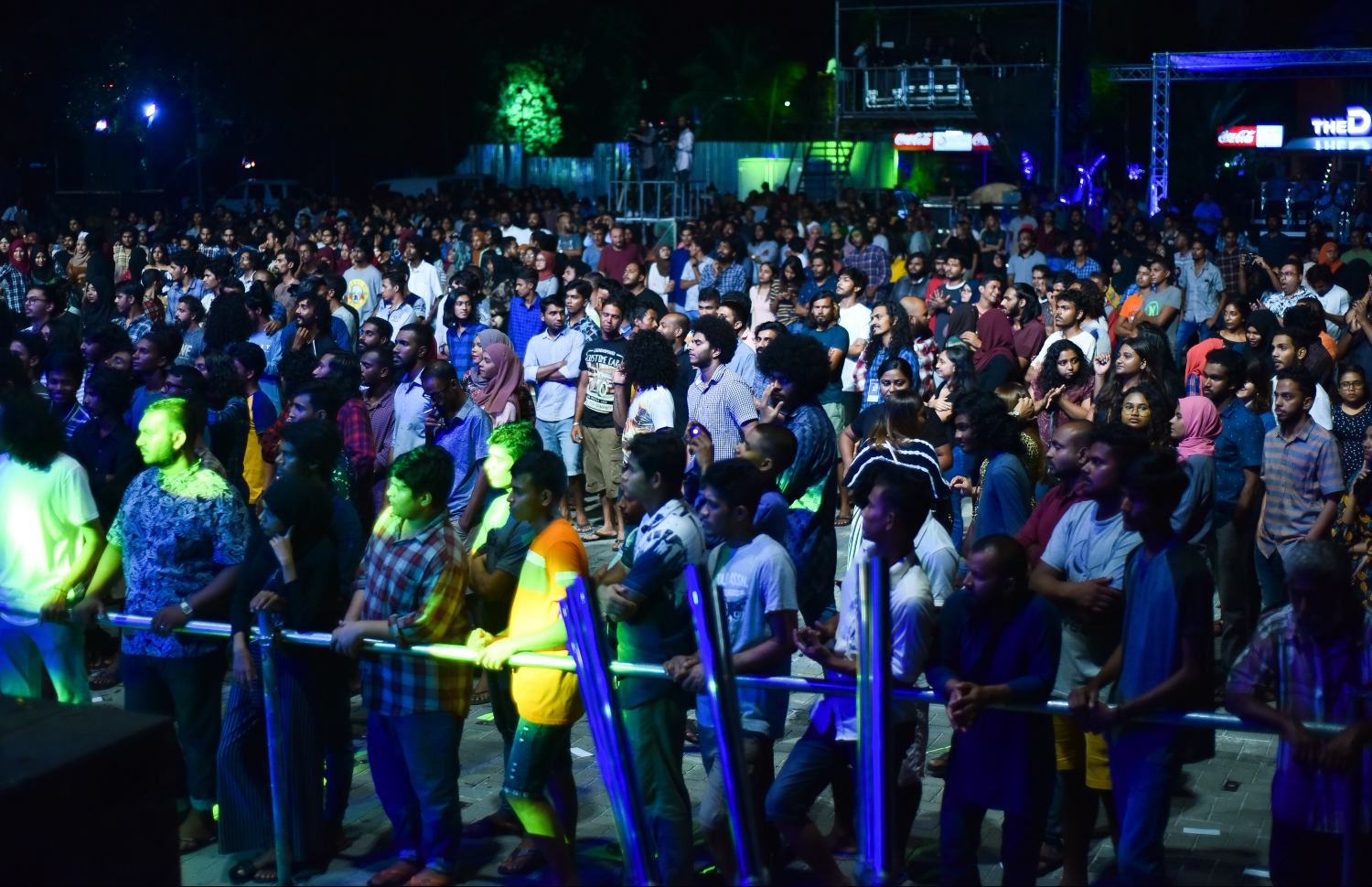 މާލެ: ޖުލައި 28، 2019- މި އަހަރުގެ މިނިވަން ދުވަހުގެ މުނާސަބަތުގައި "ދިވެހި ފަންނާނުންގެ މިއުޒިކީ އީދު" ގެ ނަމުގައި ކާނިވާ ސަރަހައްދުގައި ބޭއްވި މިއުޒިކް ޝޯގެ ތެރެއިން.---ފޮޓޯ: ހުސައިން ވަހީދު/މިހާރު