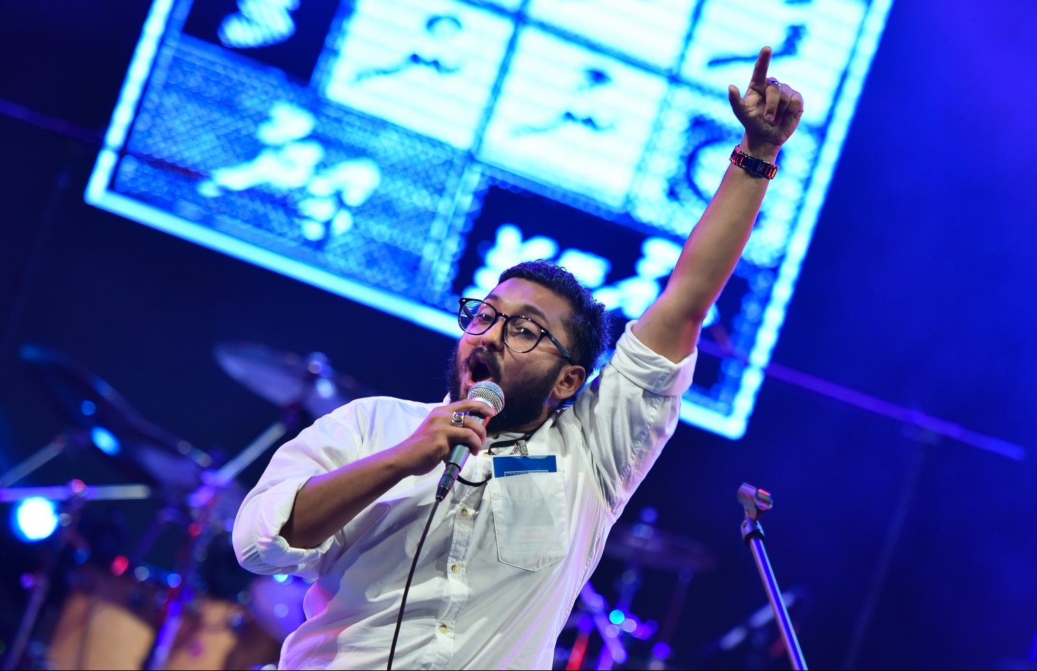 މާލެ: ޖުލައި 28، 2019- މި އަހަރުގެ މިނިވަން ދުވަހުގެ މުނާސަބަތުގައި "ދިވެހި ފަންނާނުންގެ މިއުޒިކީ އީދު" ގެ ނަމުގައި ކާނިވާ ސަރަހައްދުގައި ބޭއްވި މިއުޒިކް ޝޯގެ ތެރެއިން.---ފޮޓޯ: ހުސައިން ވަހީދު/މިހާރު