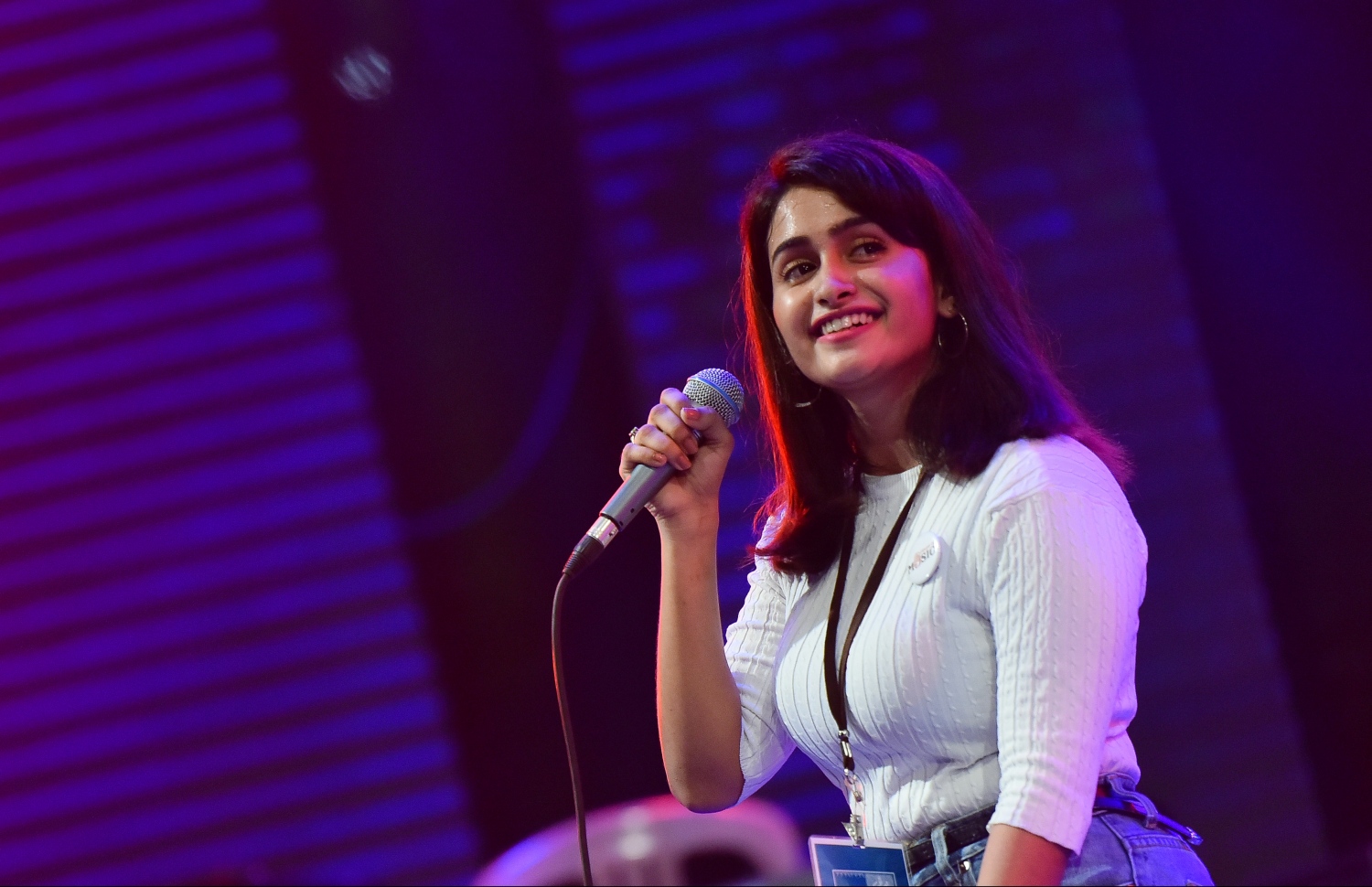 މާލެ: ޖުލައި 28، 2019- މި އަހަރުގެ މިނިވަން ދުވަހުގެ މުނާސަބަތުގައި "ދިވެހި ފަންނާނުންގެ މިއުޒިކީ އީދު" ގެ ނަމުގައި ކާނިވާ ސަރަހައްދުގައި ބޭއްވި މިއުޒިކް ޝޯގެ ތެރެއިން.---ފޮޓޯ: ހުސައިން ވަހީދު/މިހާރު