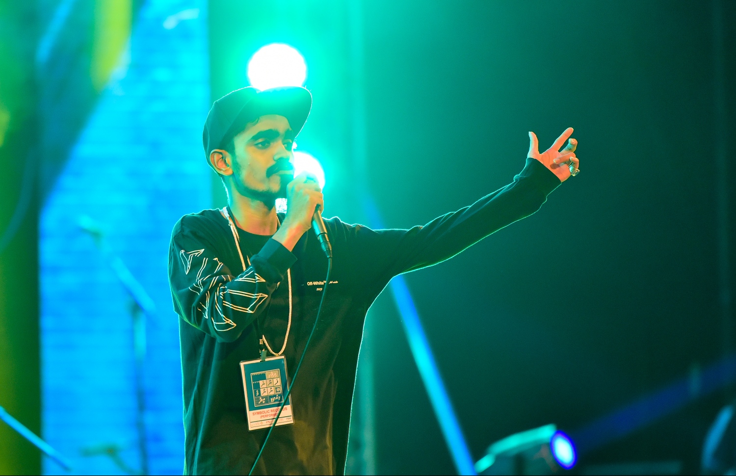 މާލެ: ޖުލައި 28، 2019- މި އަހަރުގެ މިނިވަން ދުވަހުގެ މުނާސަބަތުގައި "ދިވެހި ފަންނާނުންގެ މިއުޒިކީ އީދު" ގެ ނަމުގައި ކާނިވާ ސަރަހައްދުގައި ބޭއްވި މިއުޒިކް ޝޯގެ ތެރެއިން.---ފޮޓޯ: ހުސައިން ވަހީދު/މިހާރު