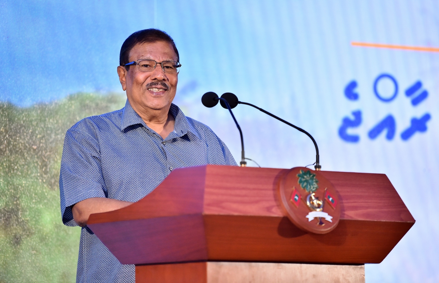 މޯލްޑިވްސް އެސޯސިއޭޝަން އޮފް ޓޫރިޒަމް އިންޑަސްޓްރީގެ ޗެއާމަން މުހައްމަދު އުމަރު މަނިކު (އެމްޔޫ މަނިކު) ވާހަކަދައްކަވަނީ-- ފޮޓޯ: ރައީސް އޮފީސް