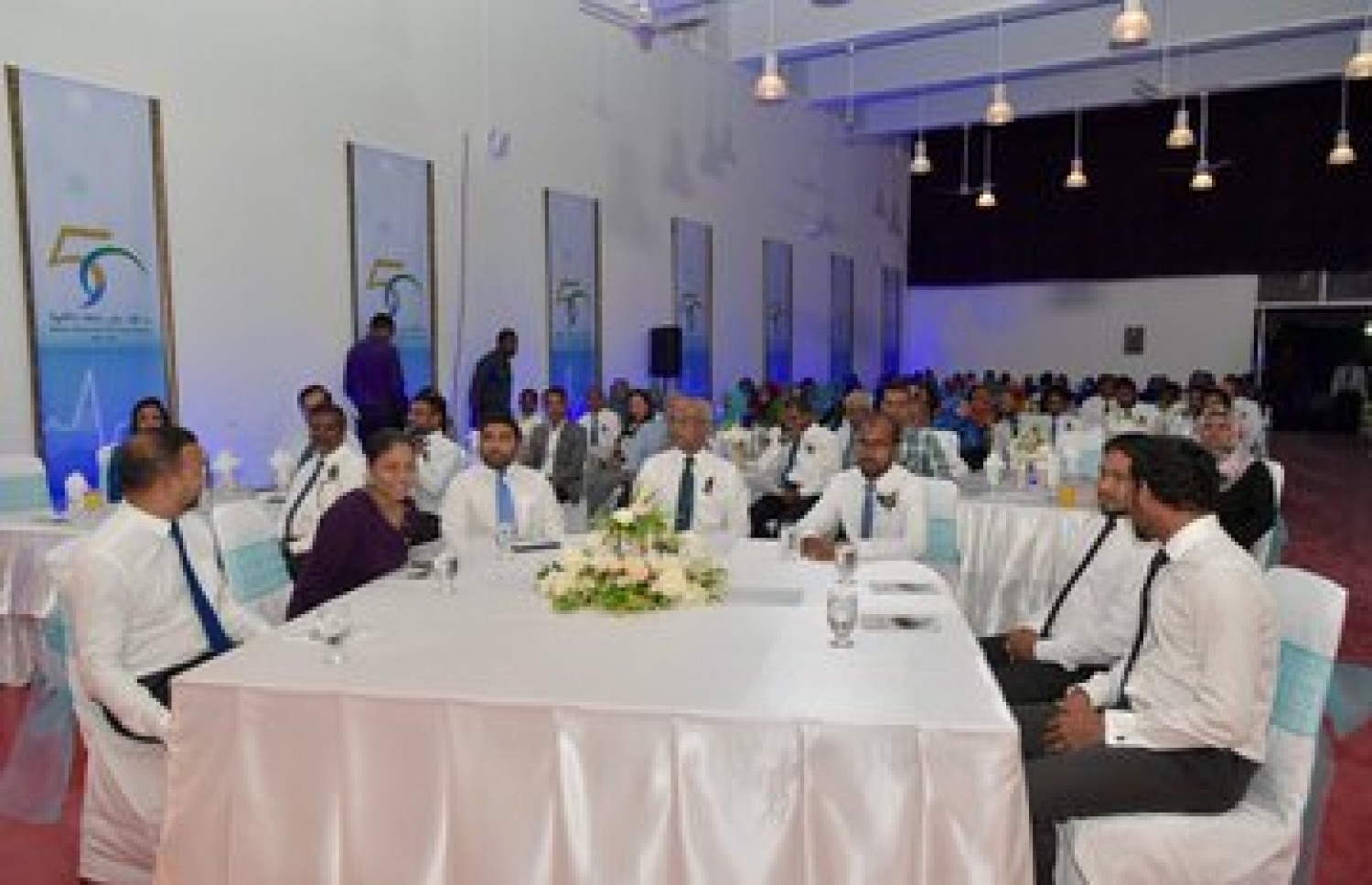 ބ. އަތޮޅު ހޮސްޕިޓަލުގައި މިރޭ ބޭއްވި ރަސްމިއްޔާތުގައި ރައީސް އިބްރާހިމް މުހައްމަދު ސޯލިހު (މ) އަދި ހެލްތު މިނިސްޓަރު އަމީން (ވ-3) ބައިވެރިވެވަޑައިގަންނަވަނީ.-- ފޮޓޯ: ރައީސް އޮފީސް